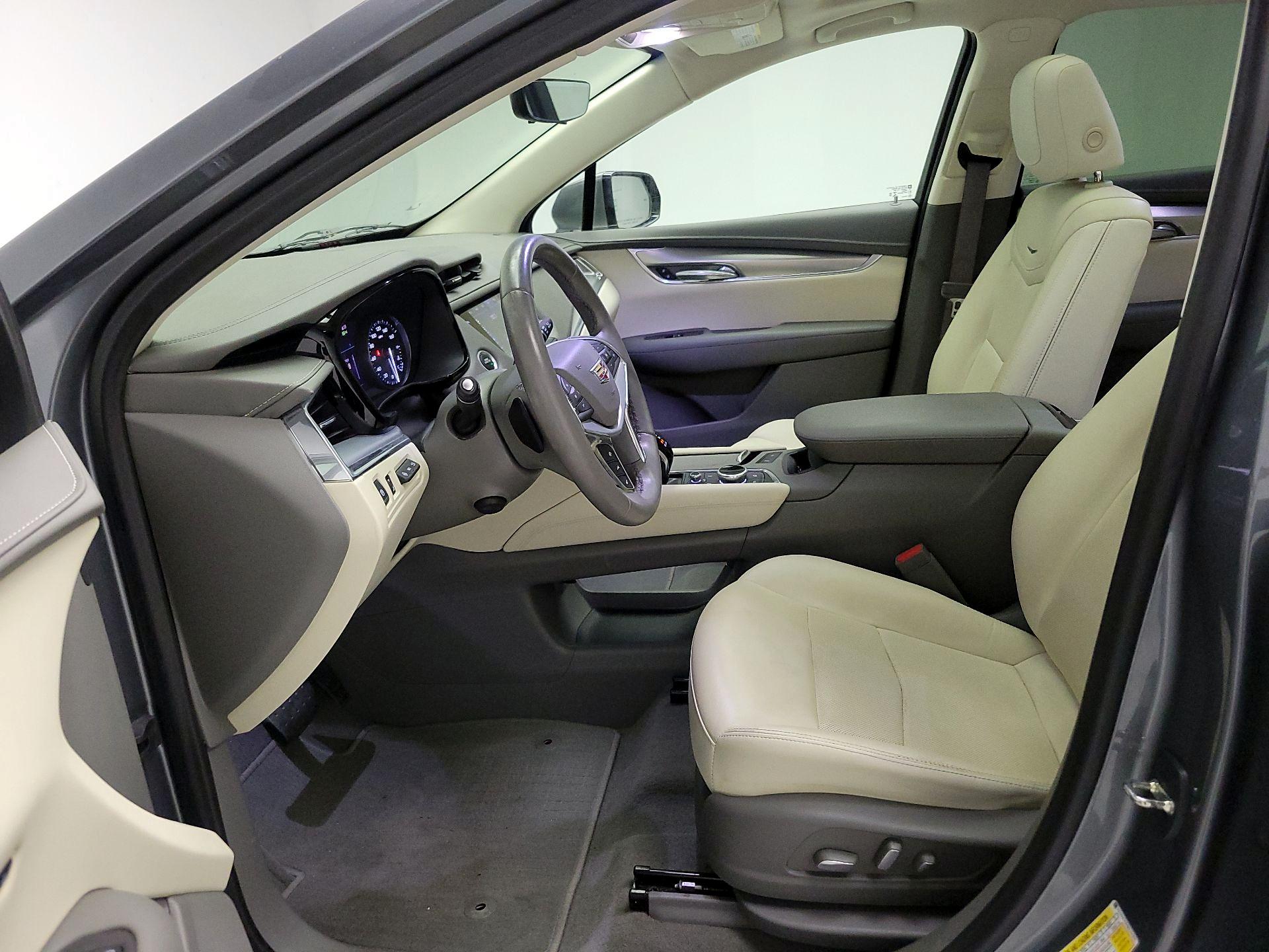 Thumbnail: 2021 Cadillac XT5 - 11