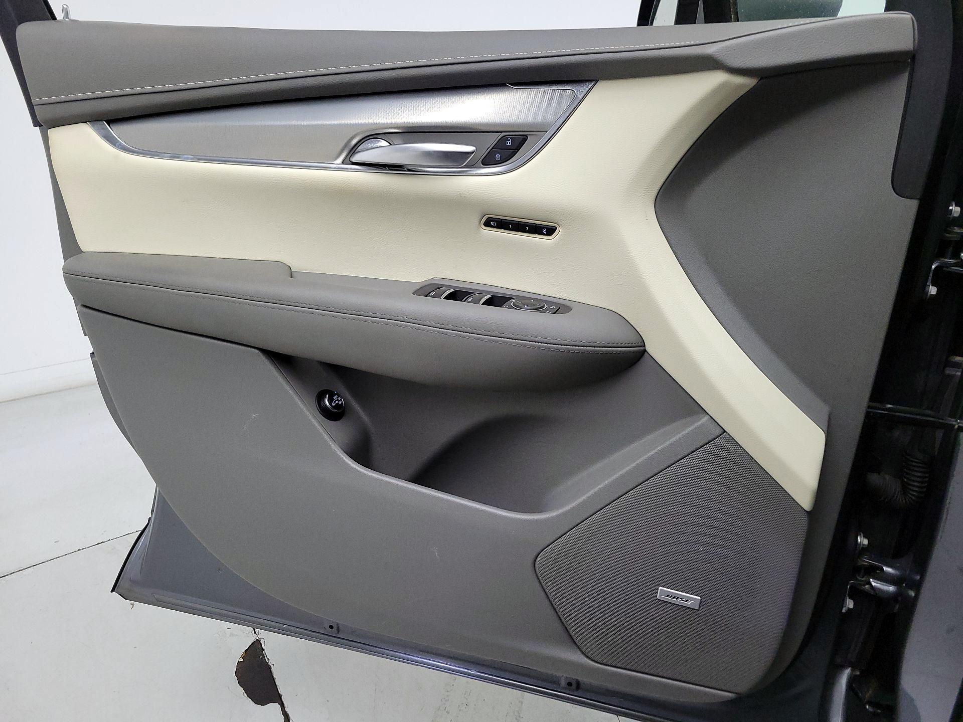 Thumbnail: 2021 Cadillac XT5 - 12