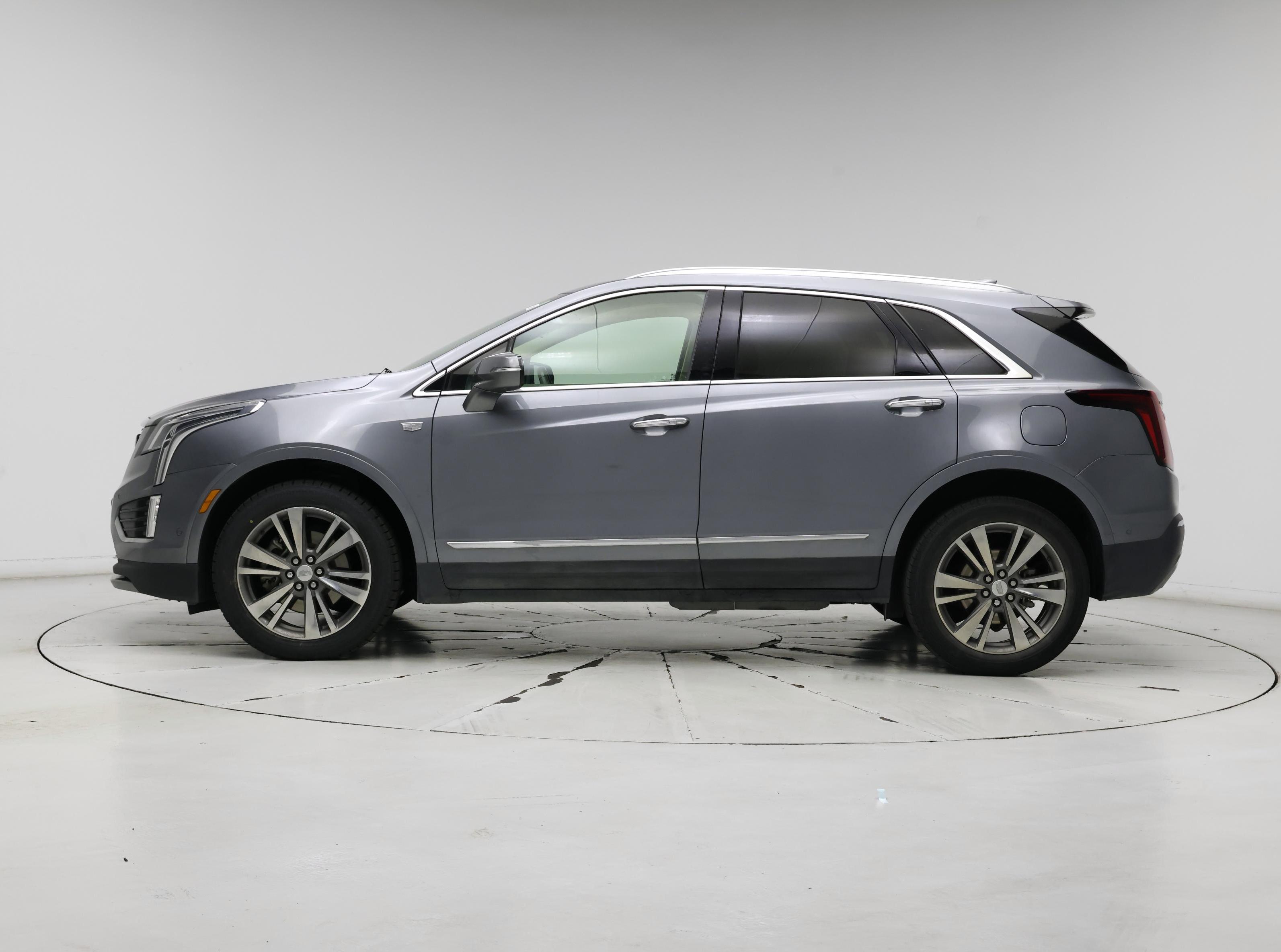 Thumbnail: 2021 Cadillac XT5 - 3