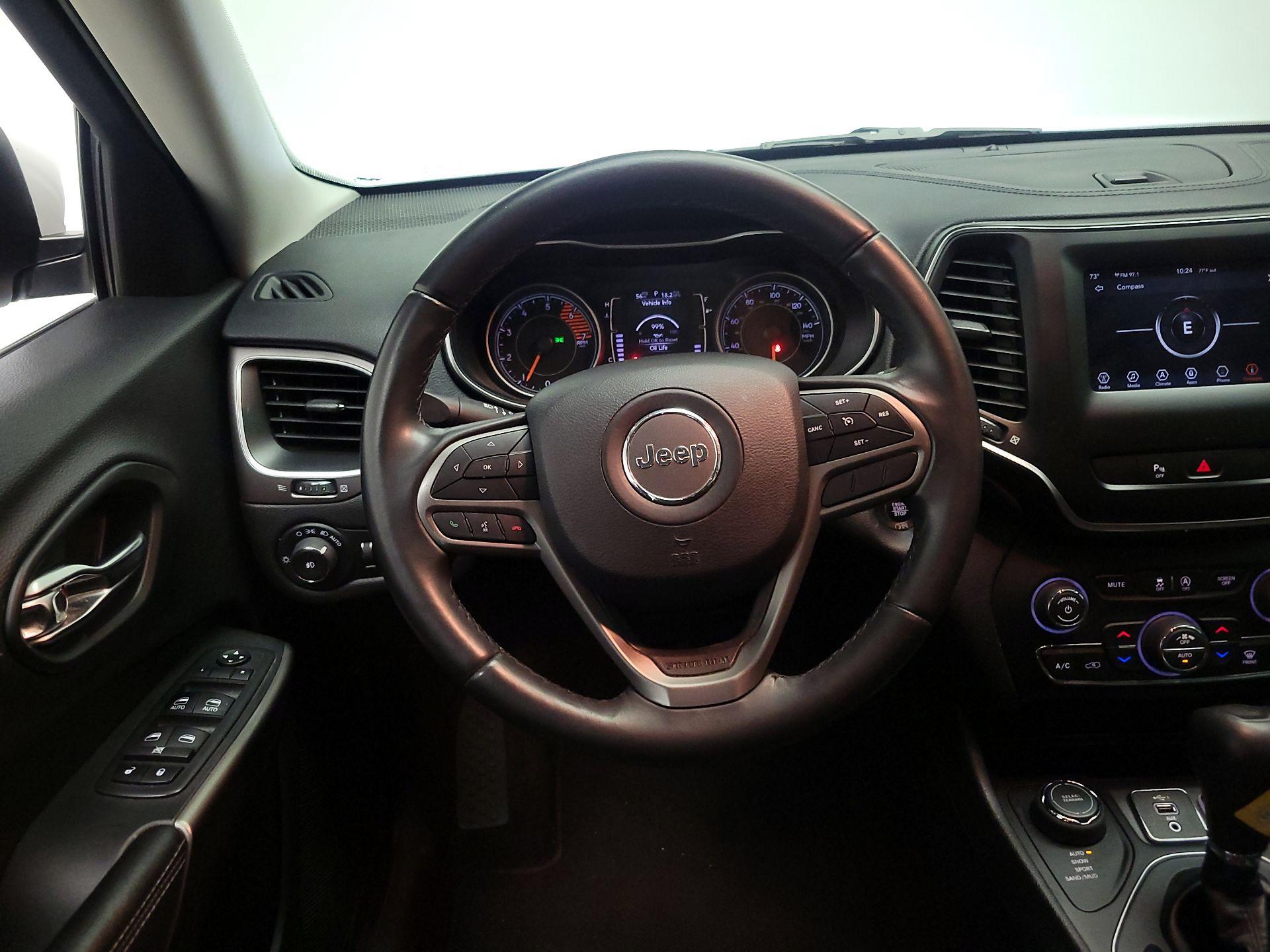 Thumbnail: 2019 Jeep Cherokee - 10