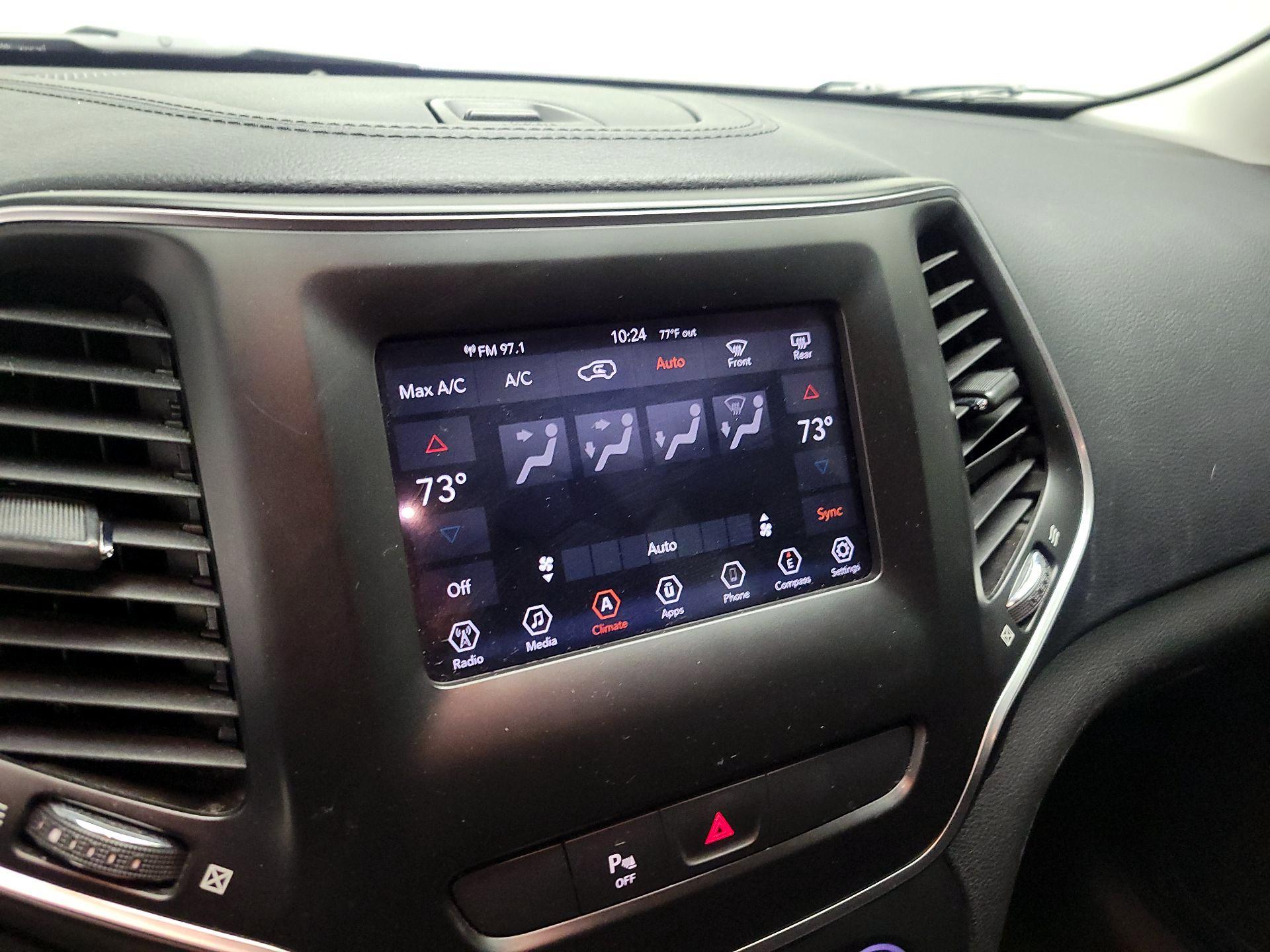Thumbnail: 2019 Jeep Cherokee - 15