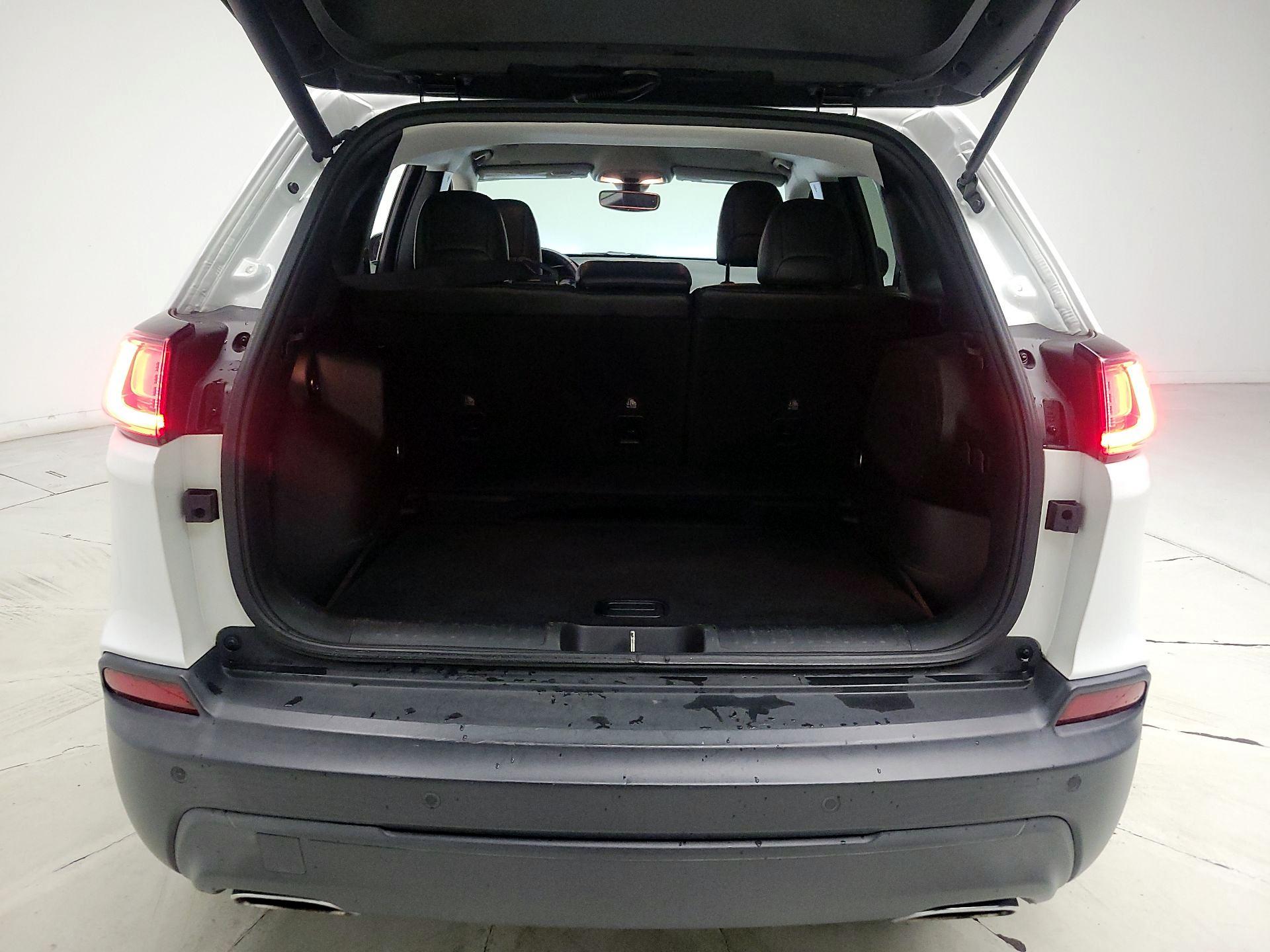 Thumbnail: 2019 Jeep Cherokee - 19