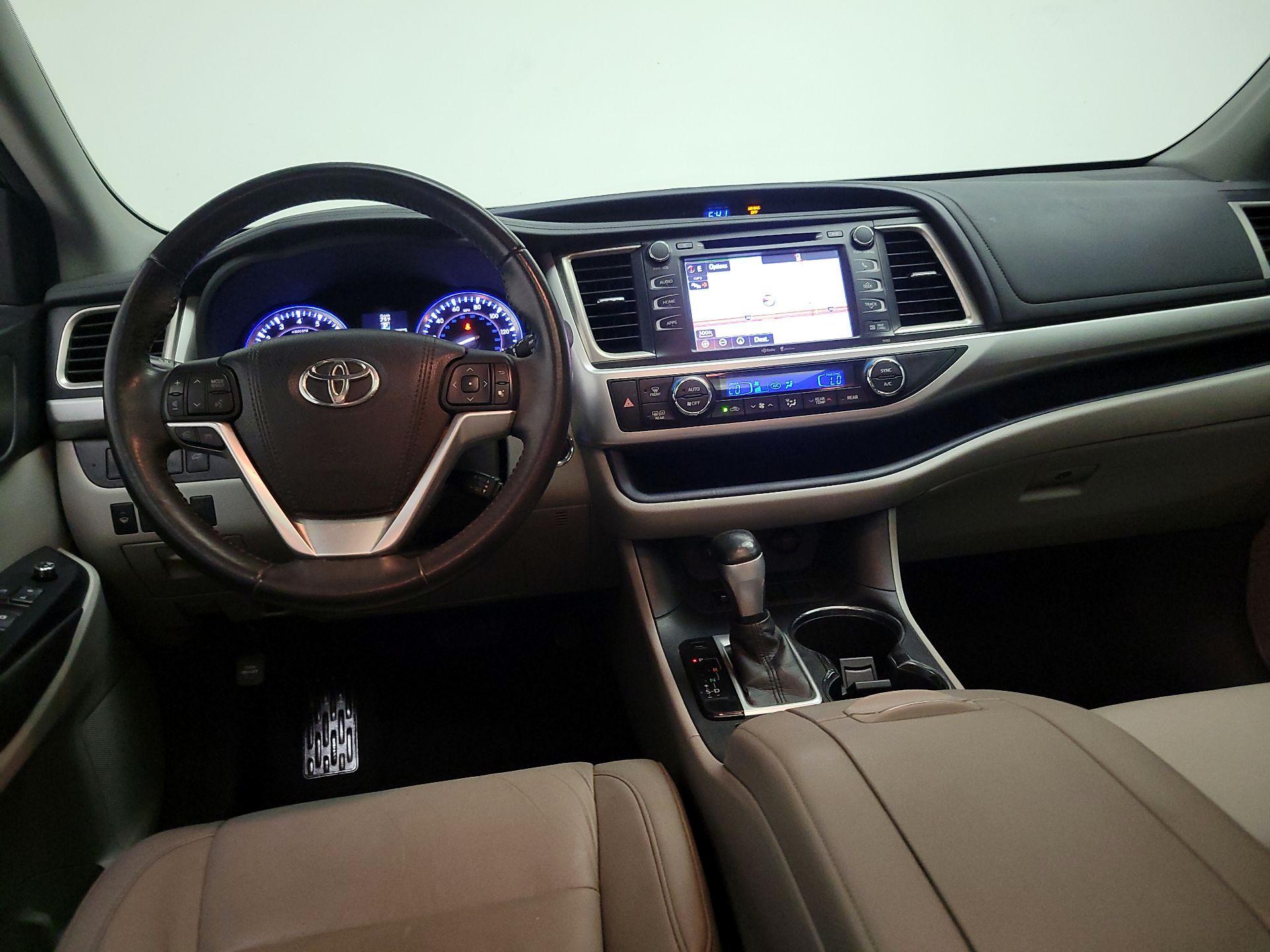 Thumbnail: 2015 Toyota Highlander - 9