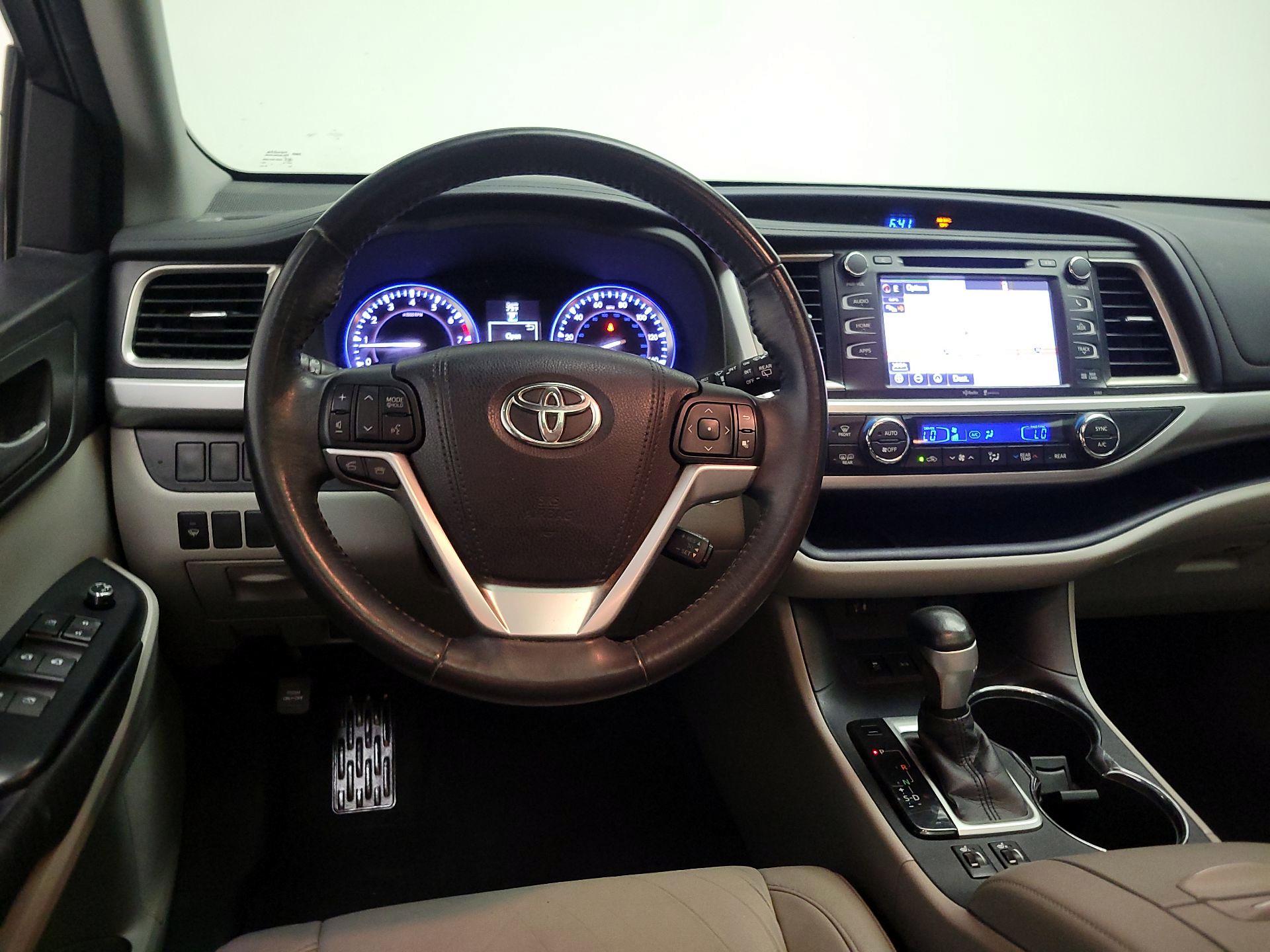 Thumbnail: 2015 Toyota Highlander - 10