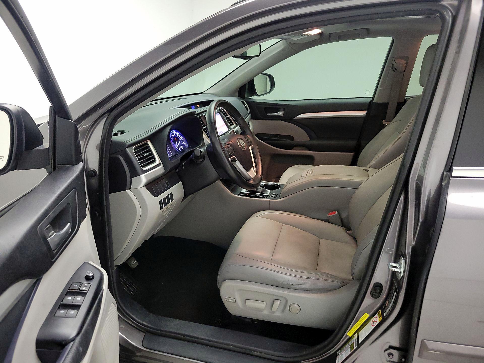 Thumbnail: 2015 Toyota Highlander - 11