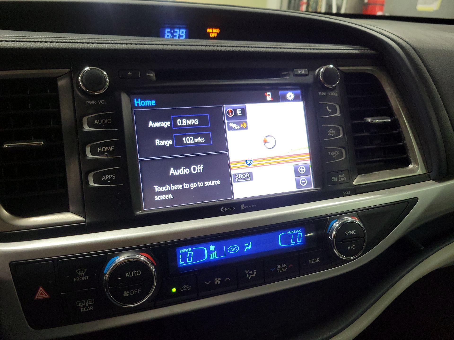 Thumbnail: 2015 Toyota Highlander - 15