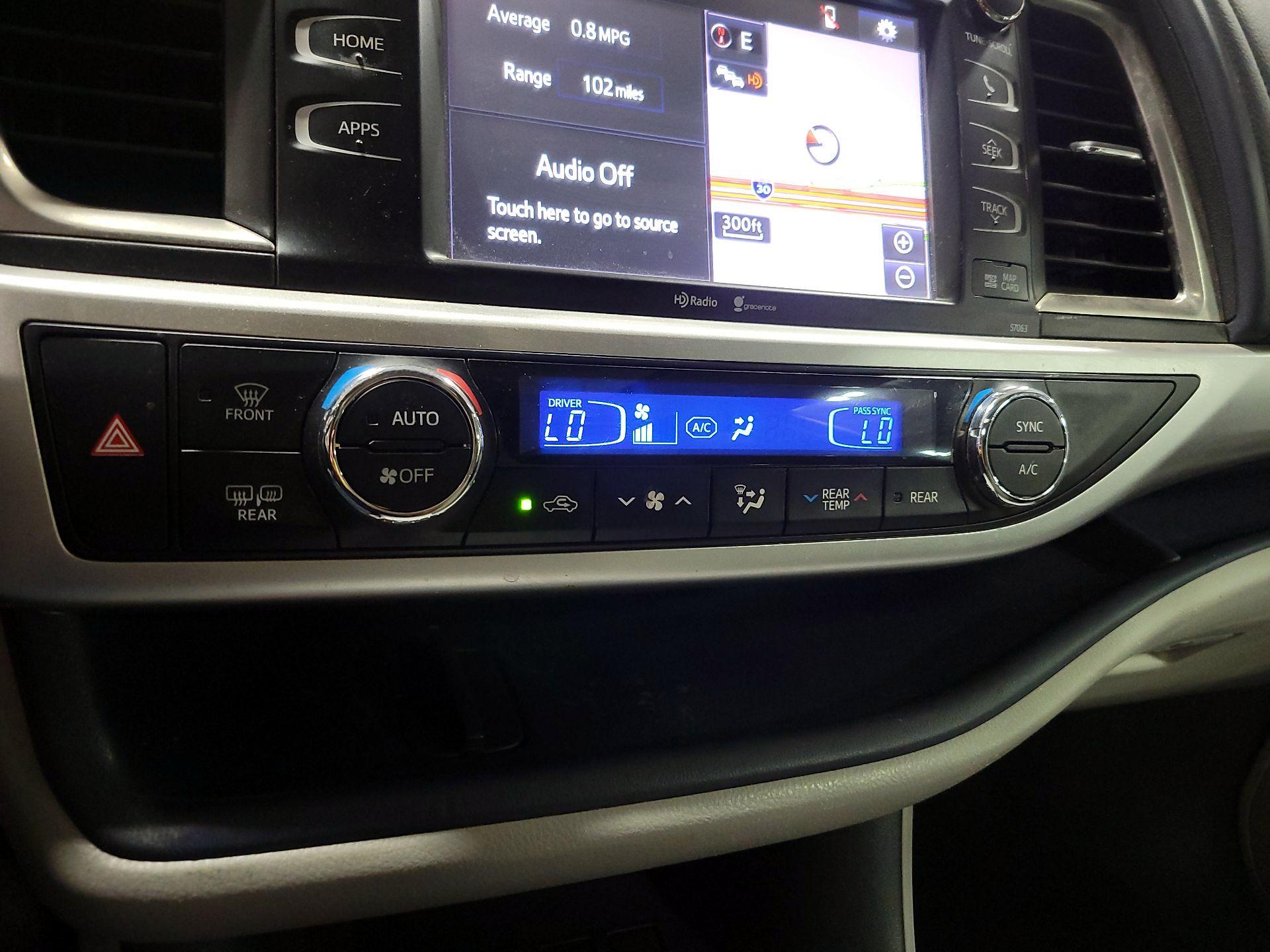 Thumbnail: 2015 Toyota Highlander - 16