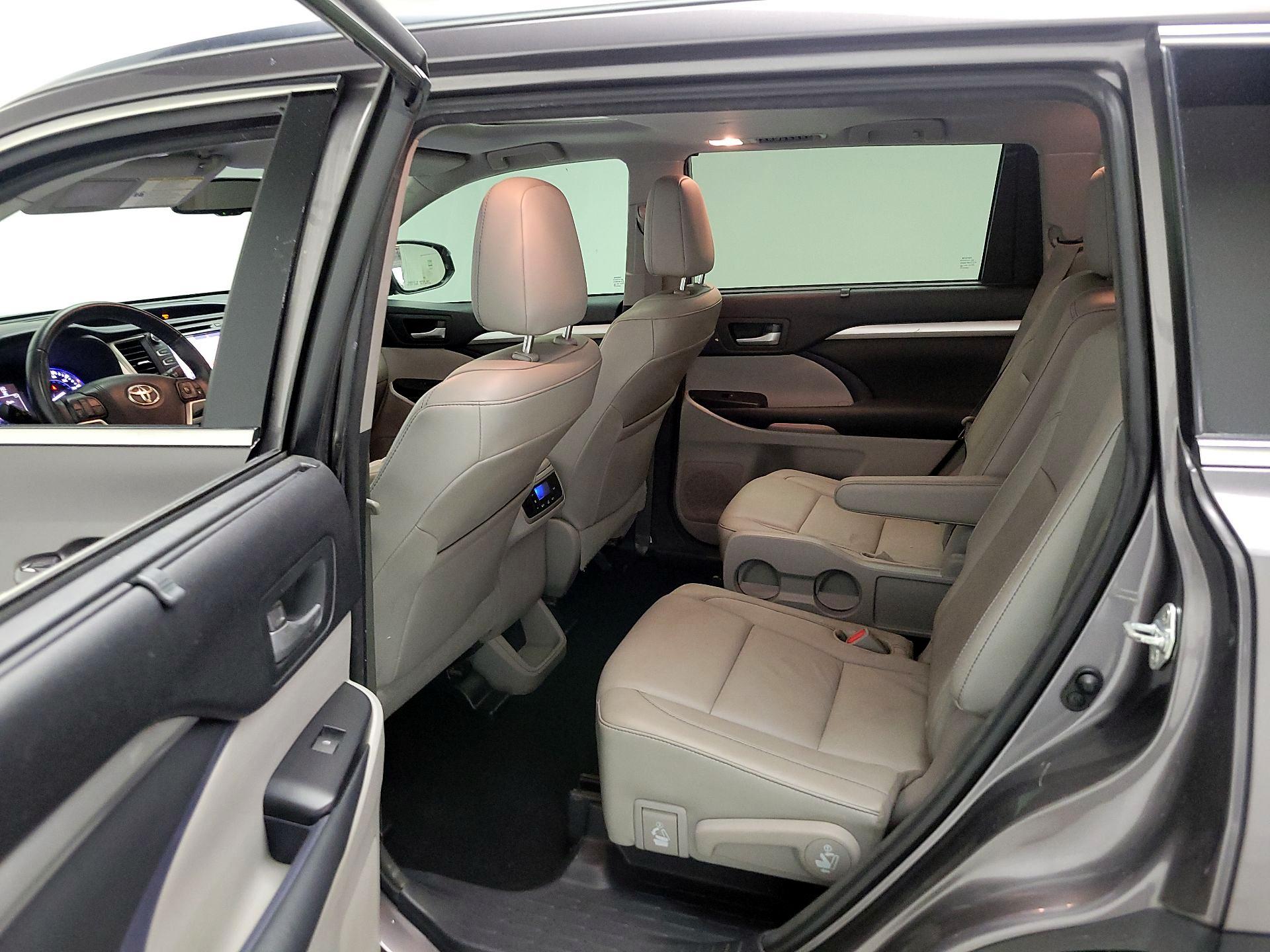 Thumbnail: 2015 Toyota Highlander - 20