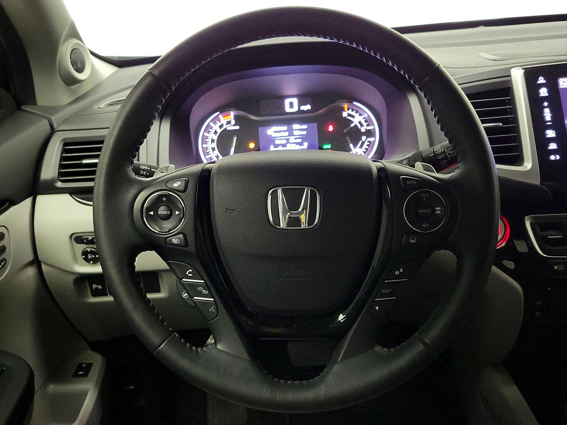 Thumbnail: 2017 Honda Pilot - 10