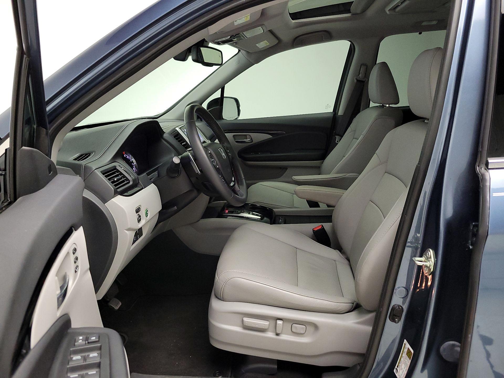 Thumbnail: 2017 Honda Pilot - 11