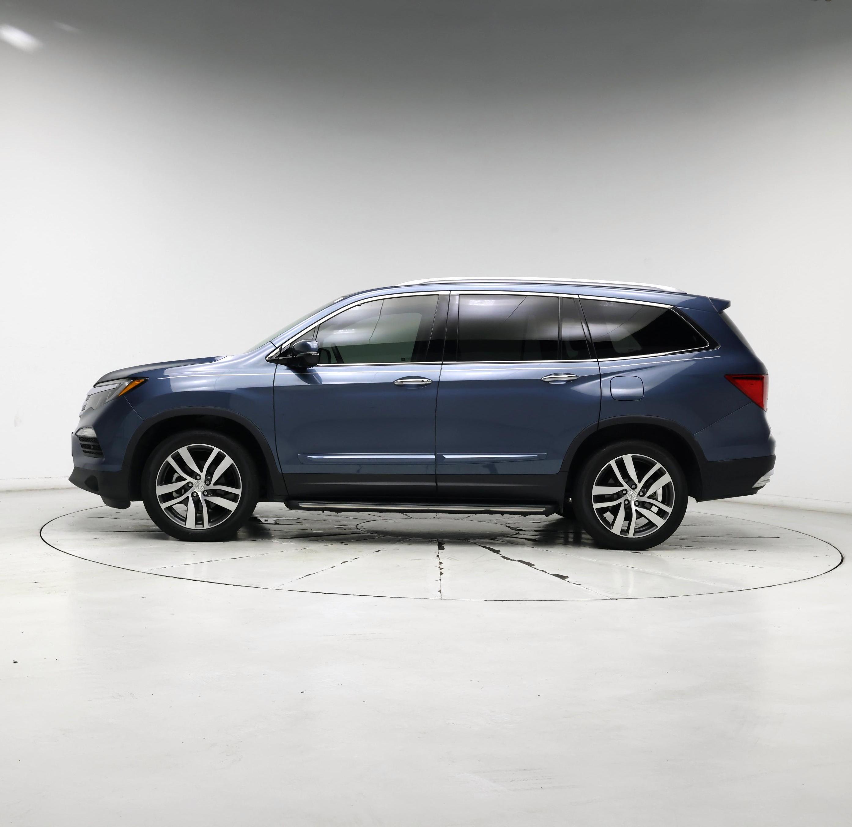 Thumbnail: 2017 Honda Pilot - 3