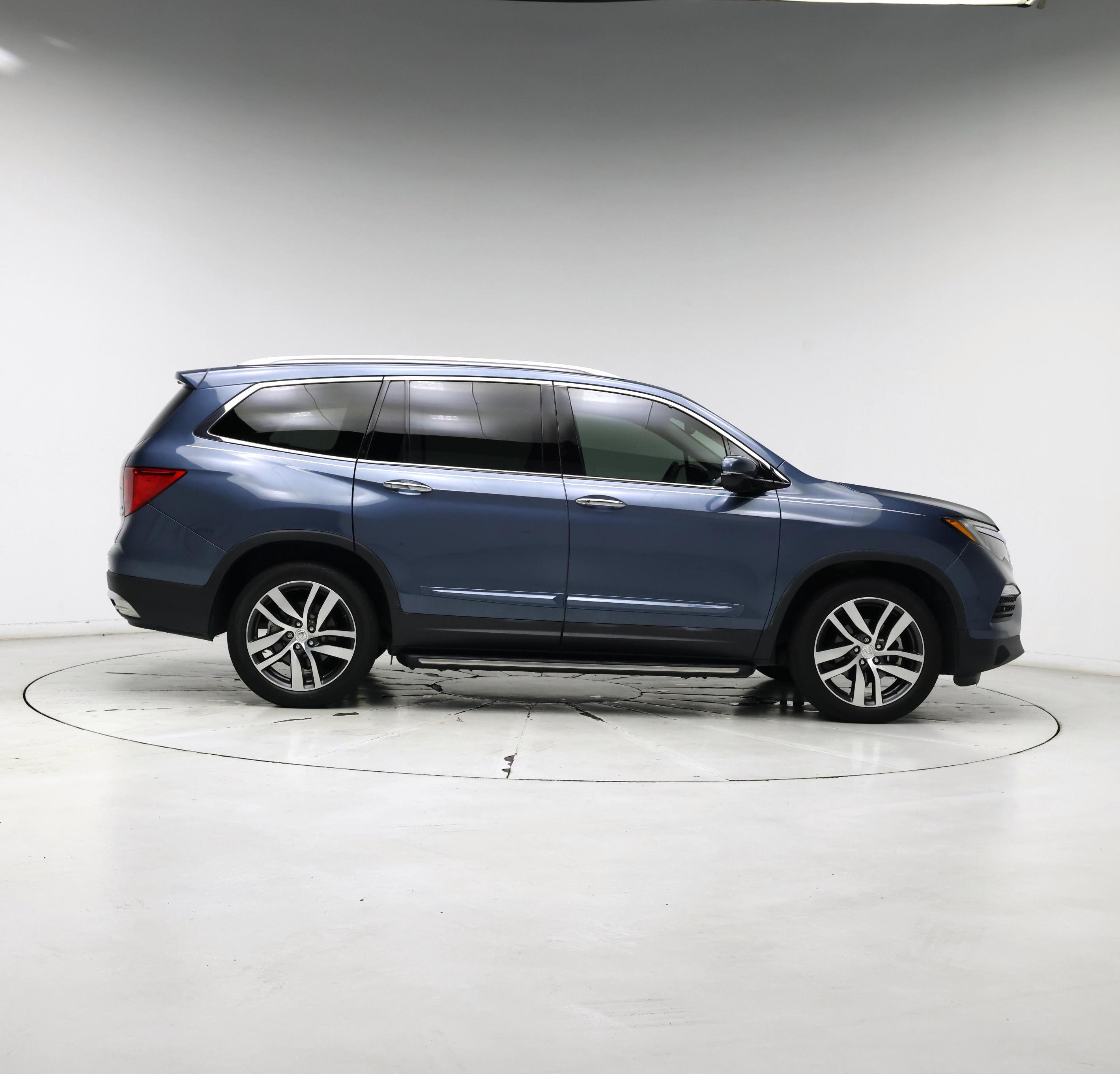 Thumbnail: 2017 Honda Pilot - 7