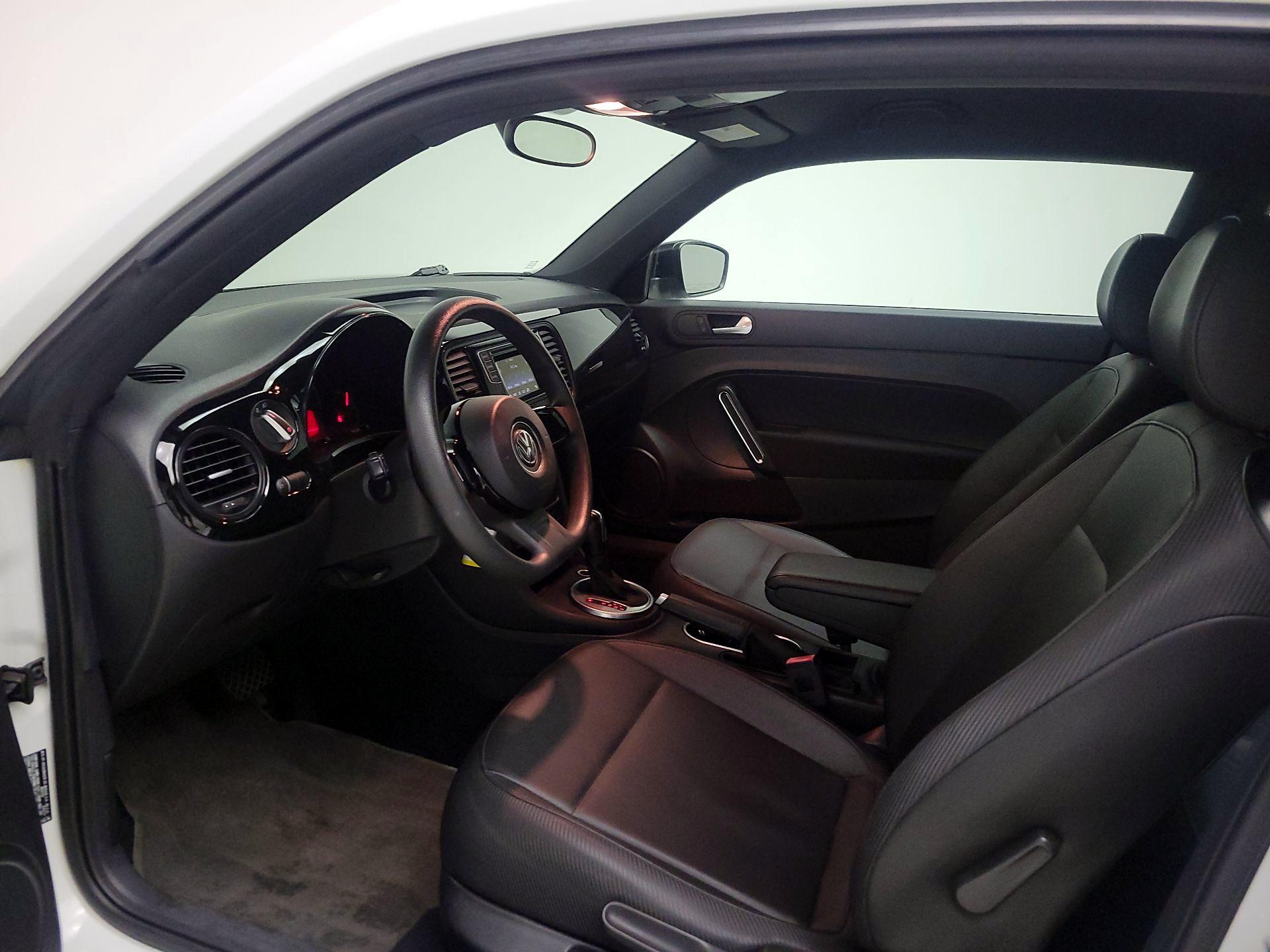 Thumbnail: 2017 Volkswagen Beetle - 11