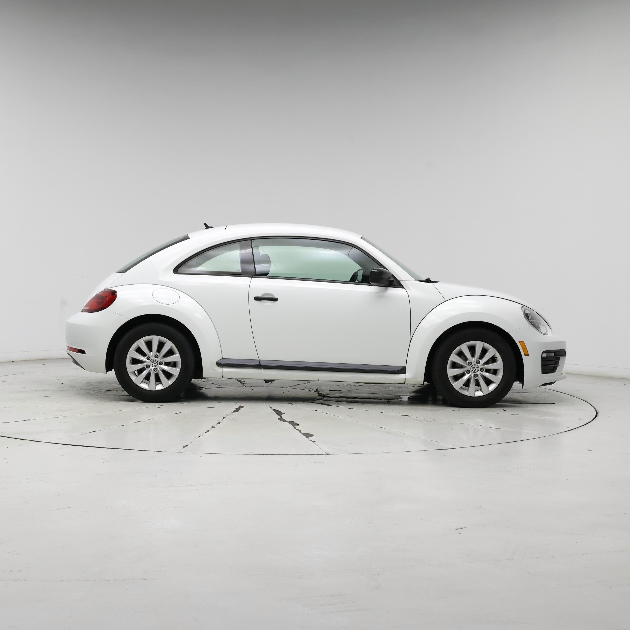 Thumbnail: 2017 Volkswagen Beetle - 7
