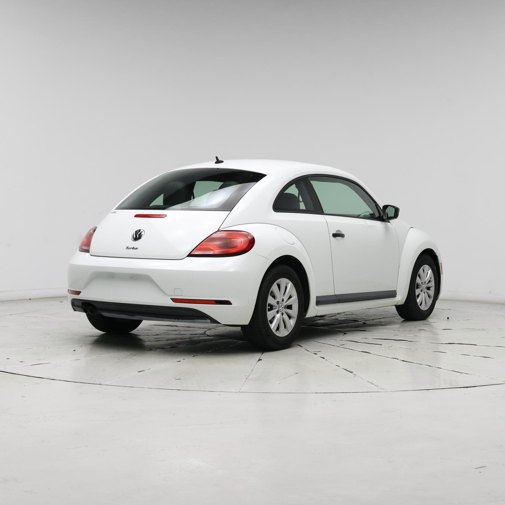 Thumbnail: 2017 Volkswagen Beetle - 8