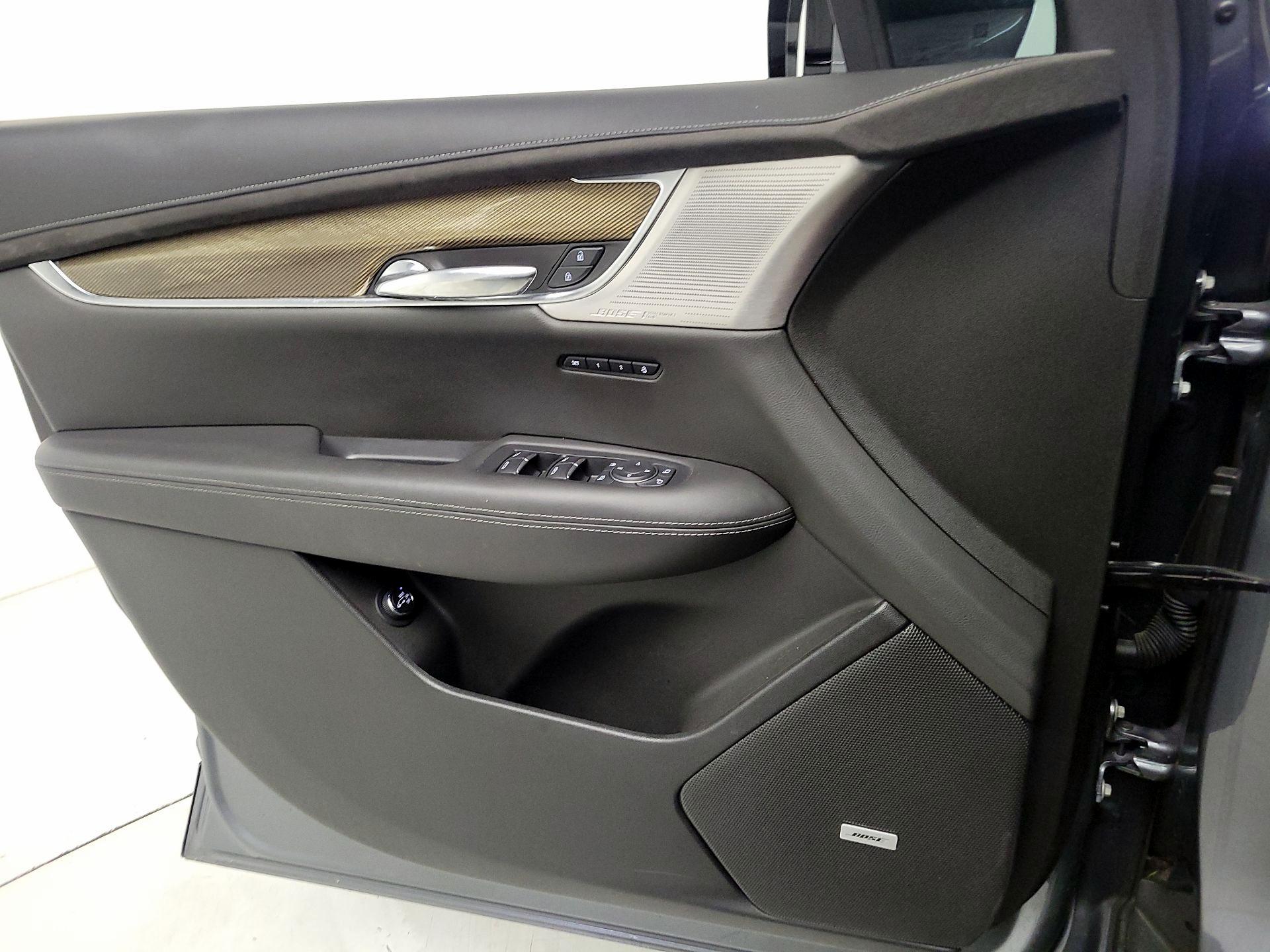 Thumbnail: 2022 Cadillac XT6 - 12