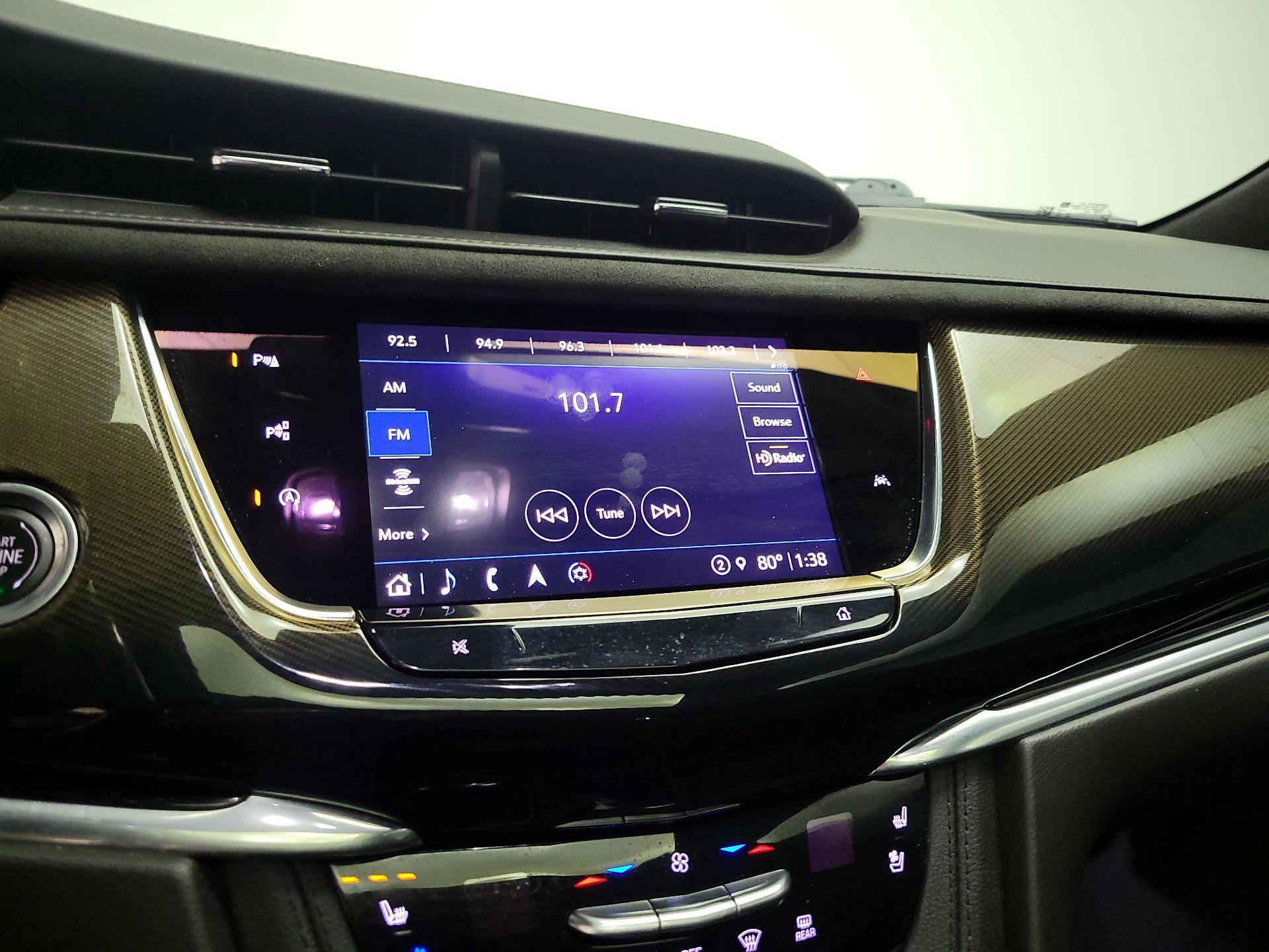 Thumbnail: 2022 Cadillac XT6 - 16