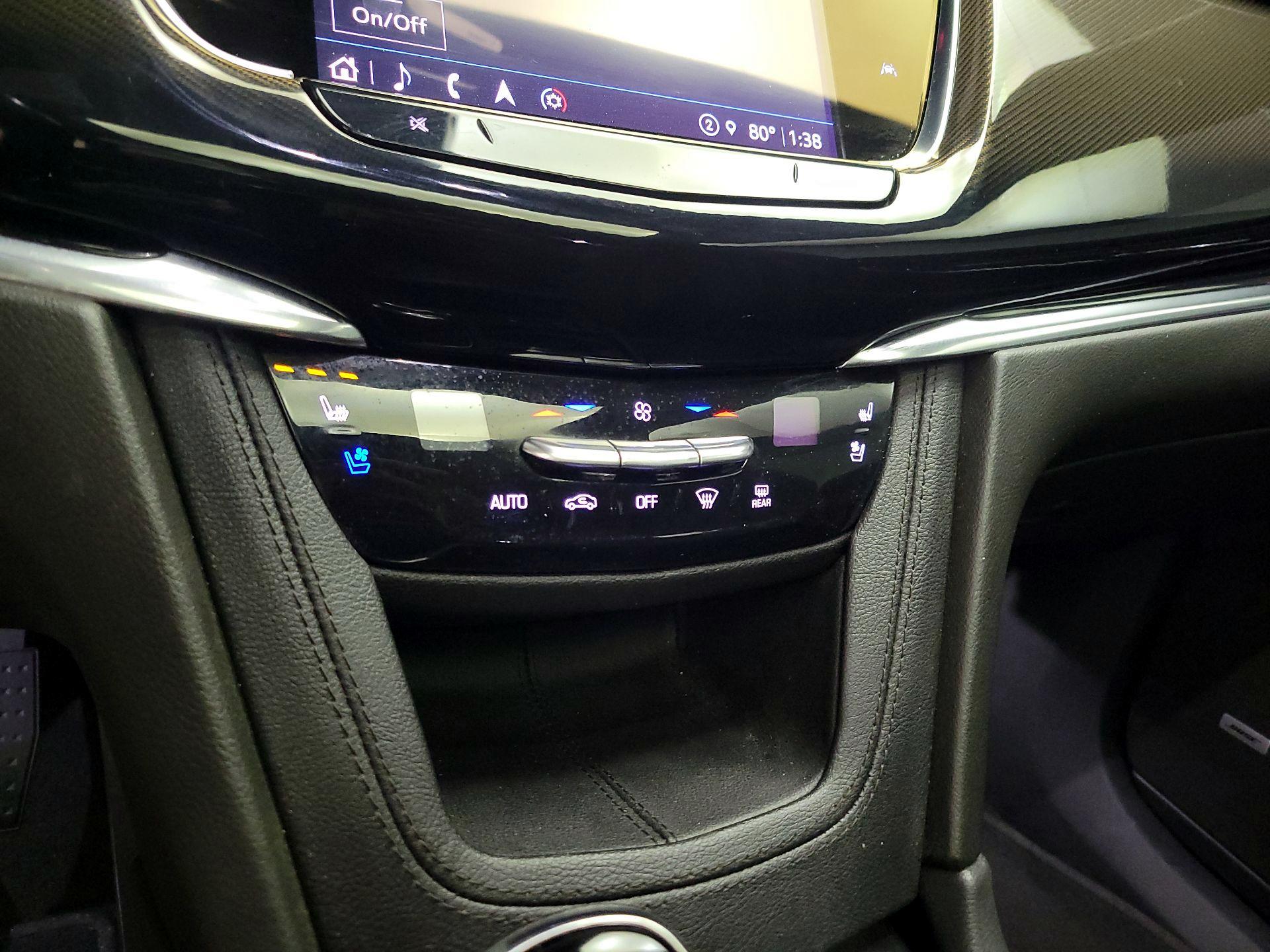 Thumbnail: 2022 Cadillac XT6 - 17
