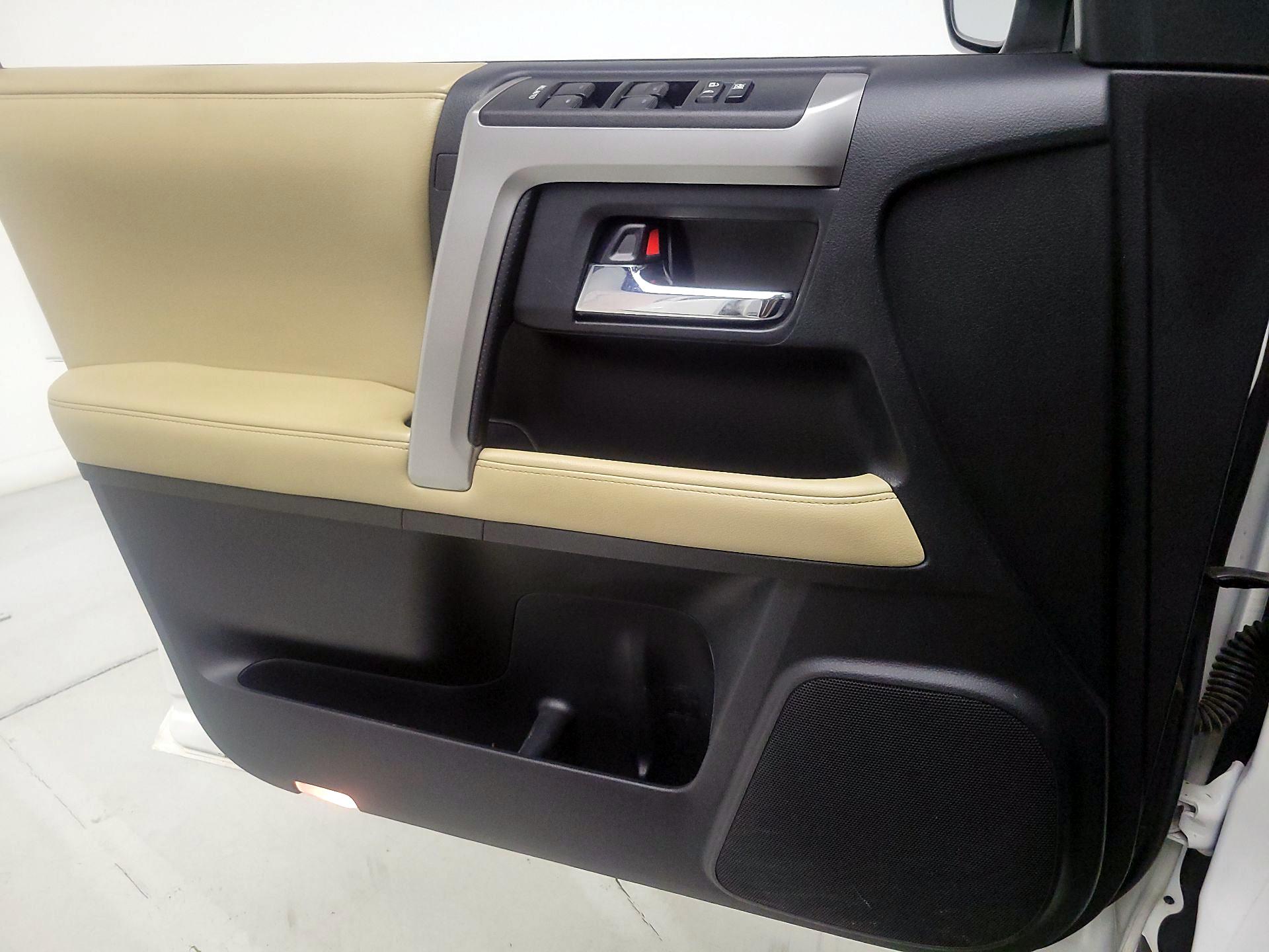 Thumbnail: 2015 Toyota 4Runner - 12