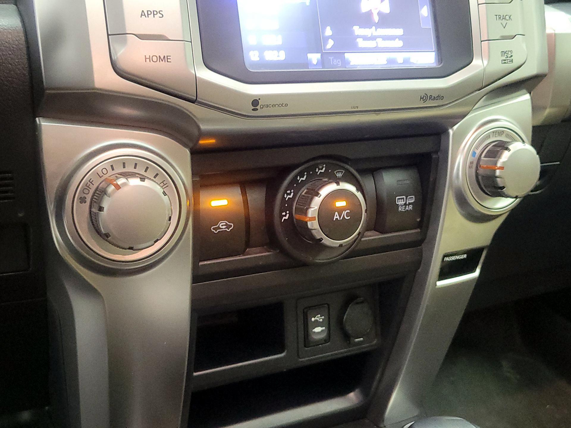 Thumbnail: 2015 Toyota 4Runner - 16