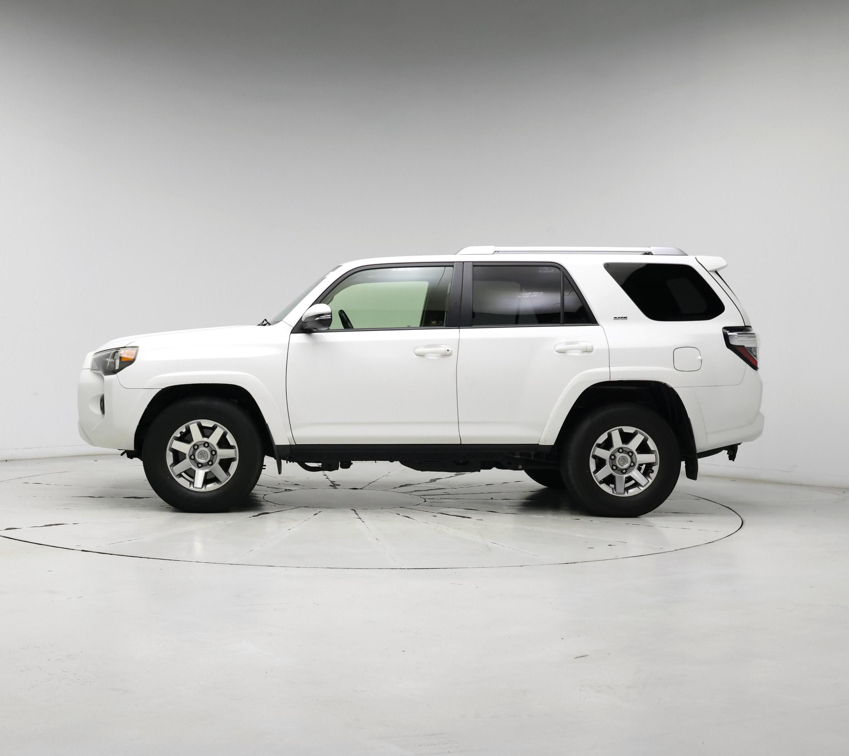 Thumbnail: 2015 Toyota 4Runner - 3