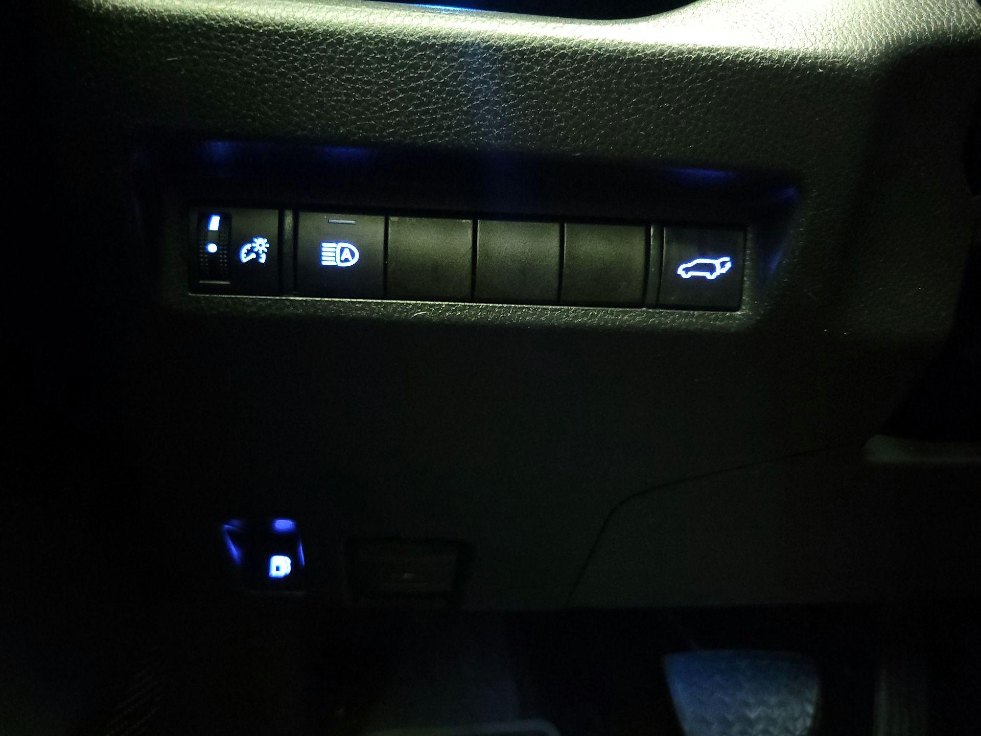 Thumbnail: 2020 Toyota RAV4 - 13