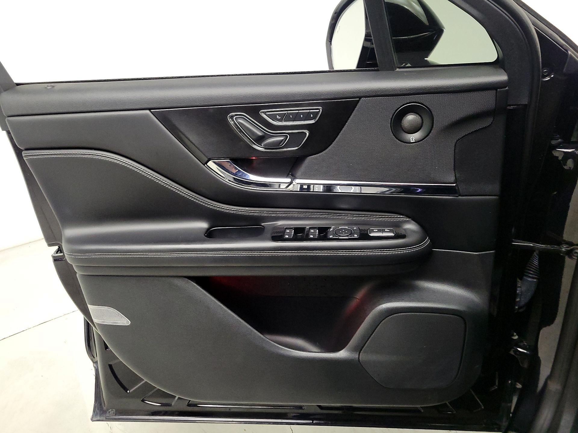 Thumbnail: 2020 Lincoln Corsair - 12