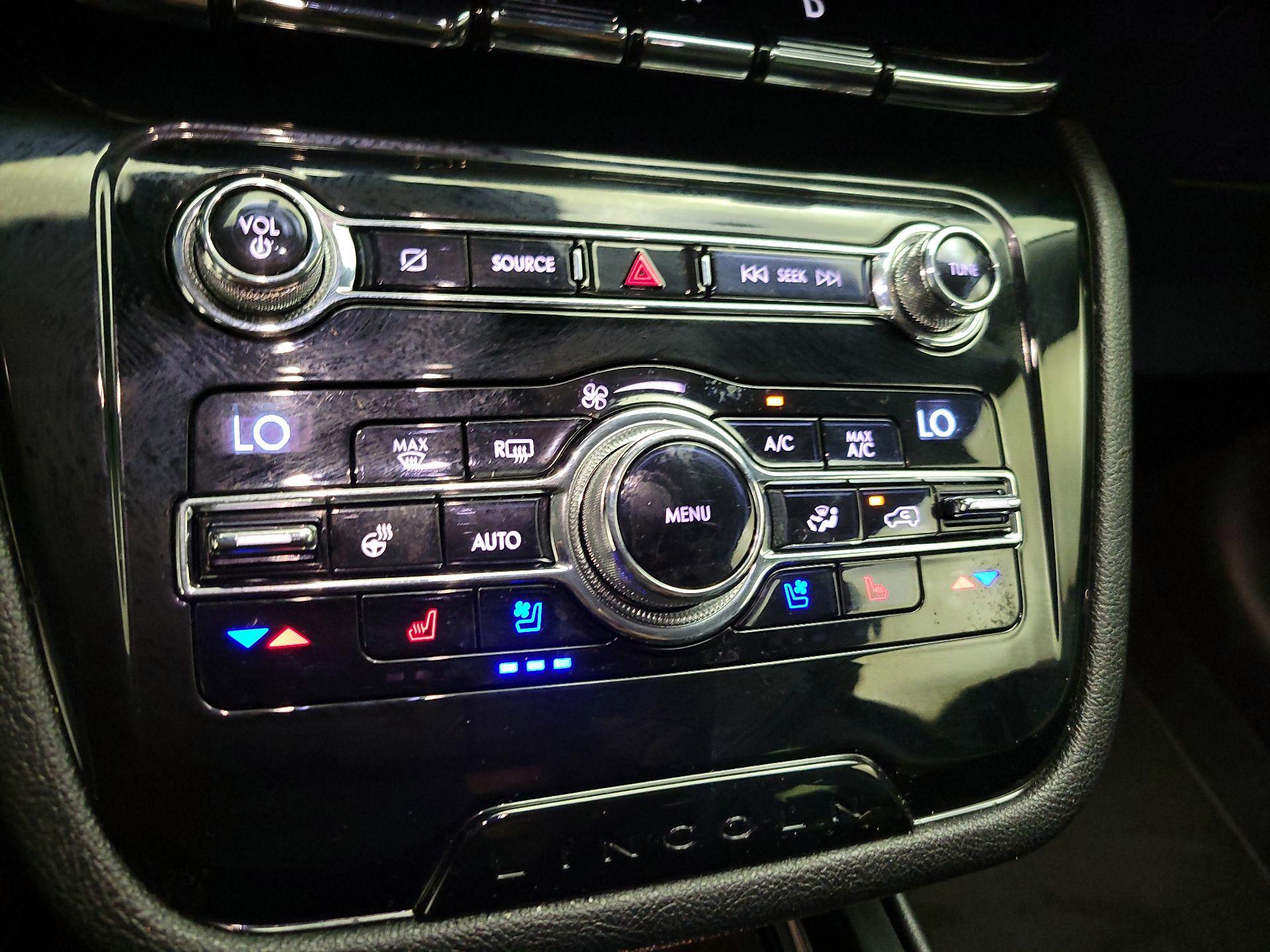 Thumbnail: 2020 Lincoln Corsair - 17