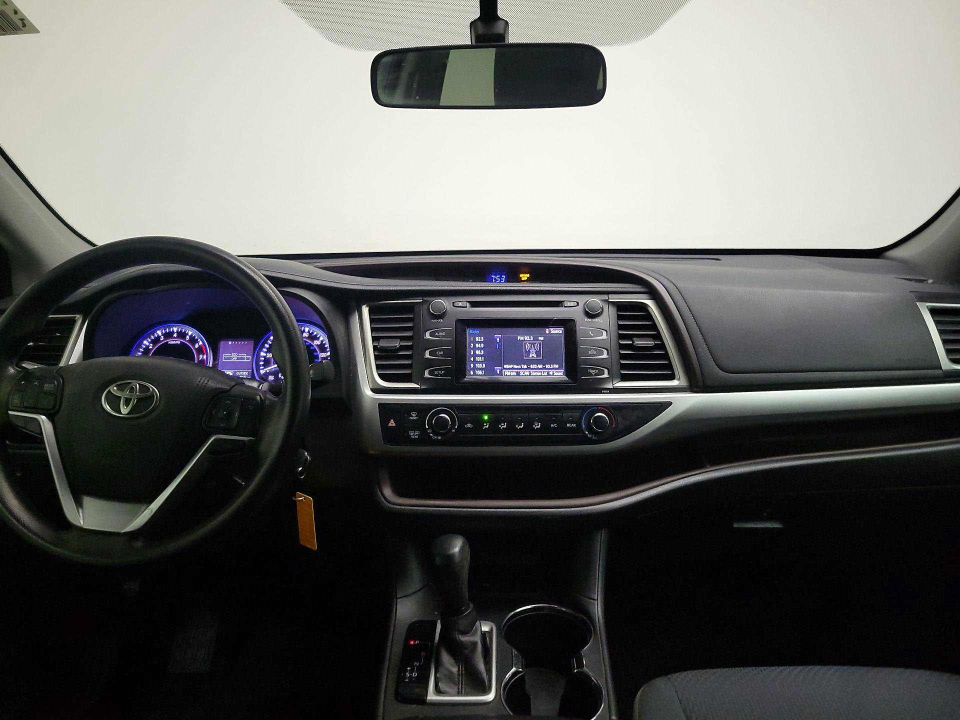 Thumbnail: 2016 Toyota Highlander - 9