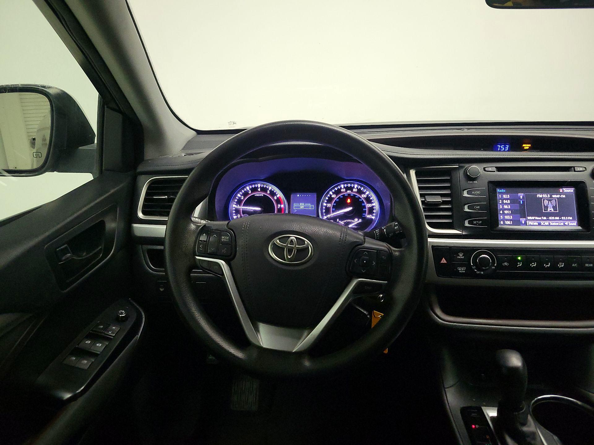 Thumbnail: 2016 Toyota Highlander - 10
