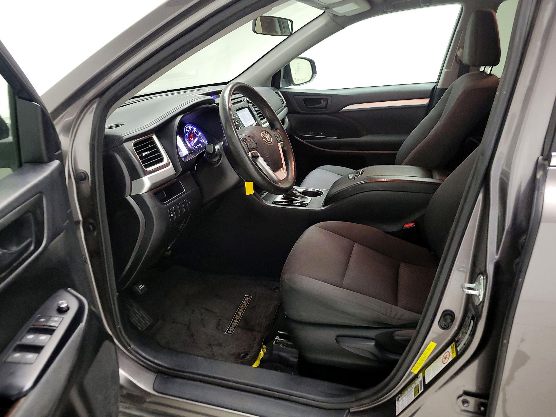 Thumbnail: 2016 Toyota Highlander - 11