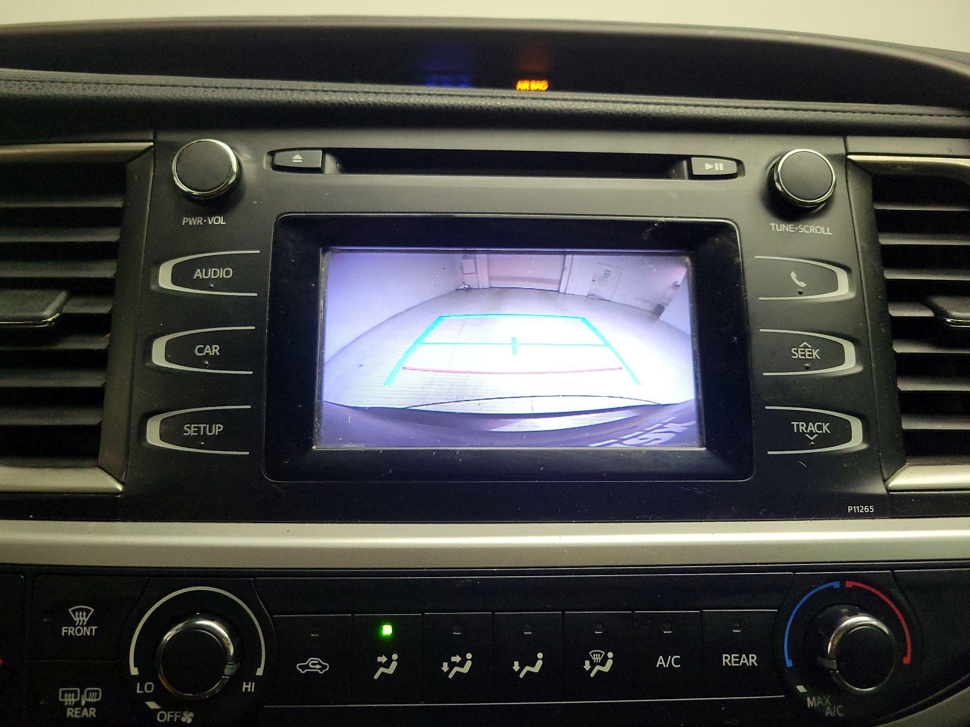 Thumbnail: 2016 Toyota Highlander - 14