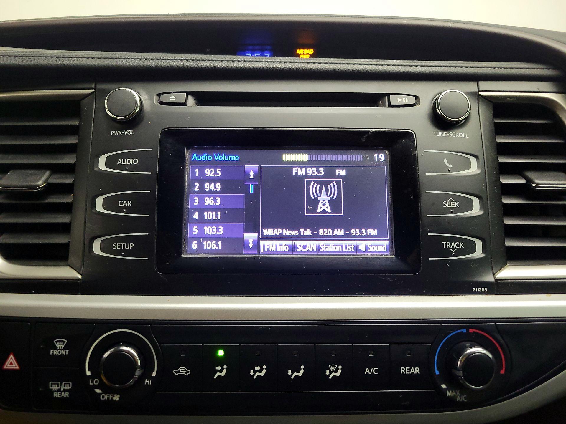 Thumbnail: 2016 Toyota Highlander - 15