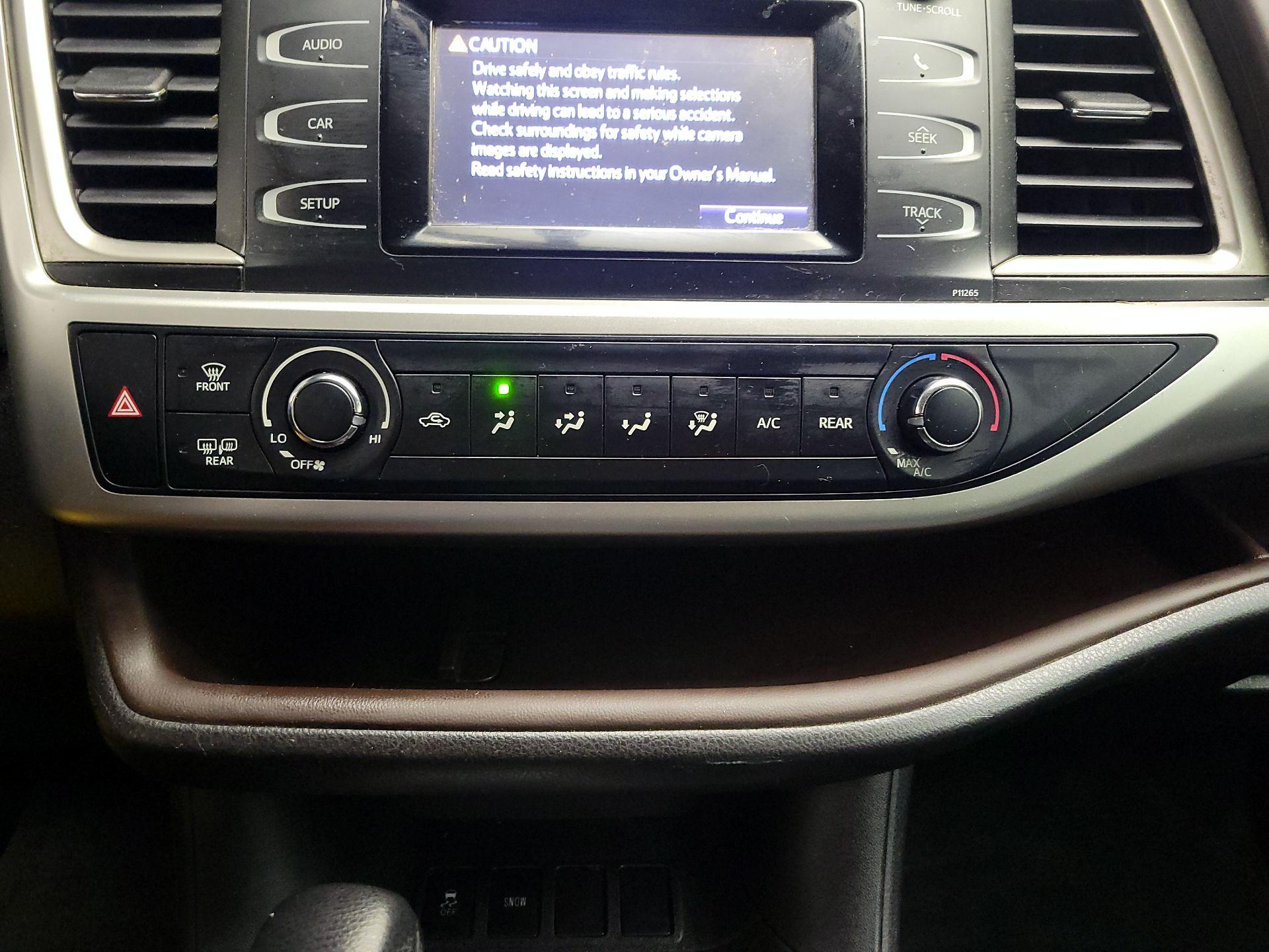 Thumbnail: 2016 Toyota Highlander - 16