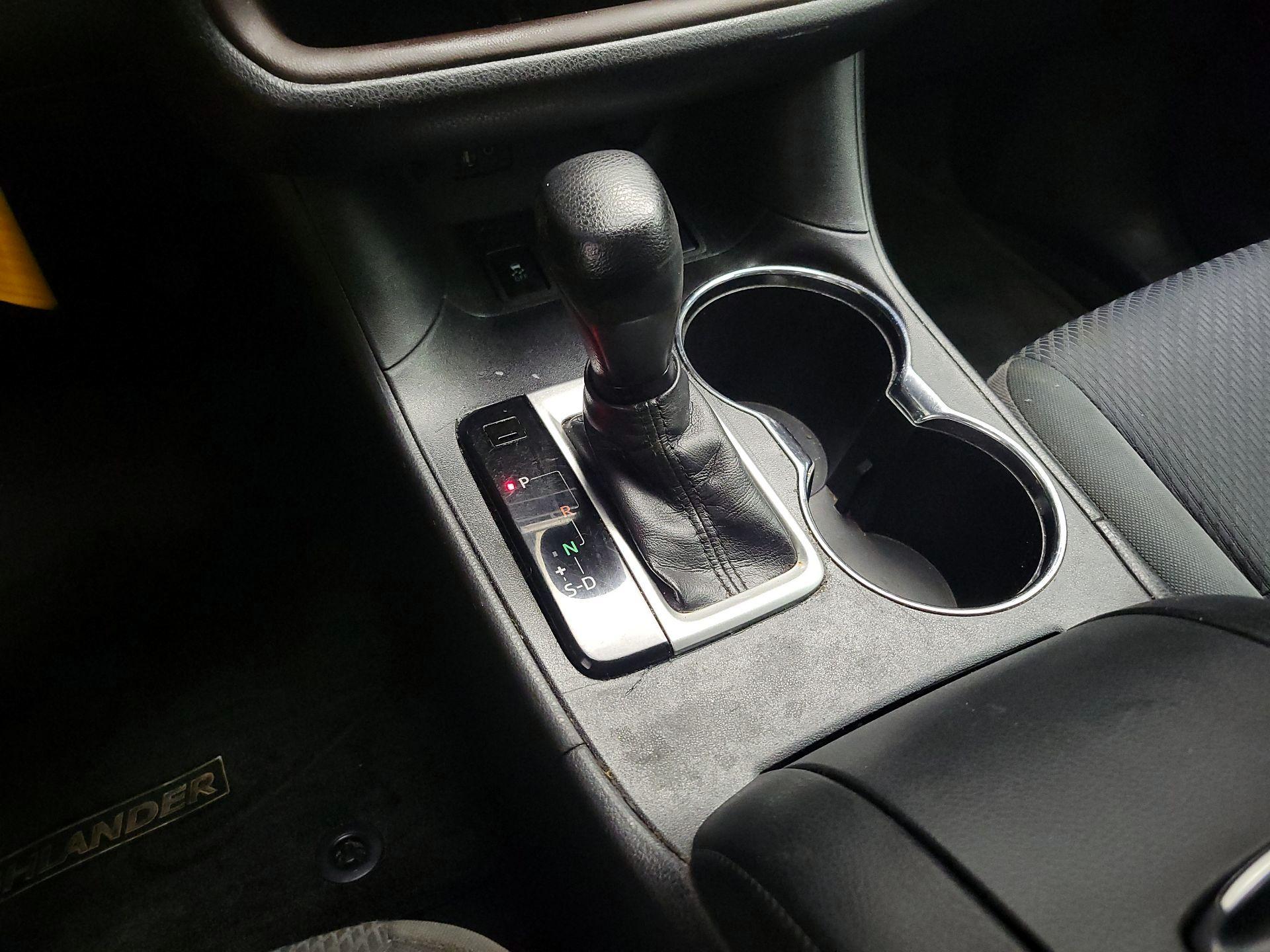 Thumbnail: 2016 Toyota Highlander - 17