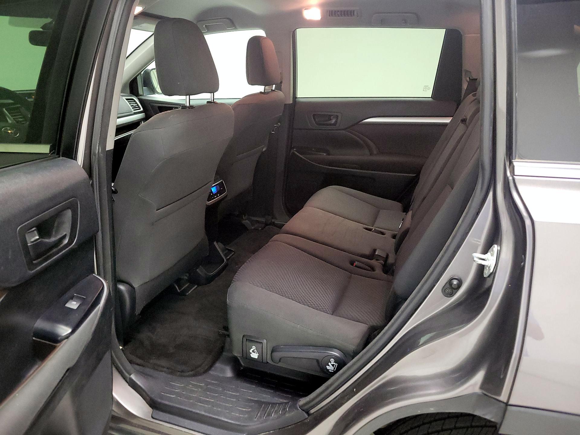 Thumbnail: 2016 Toyota Highlander - 18