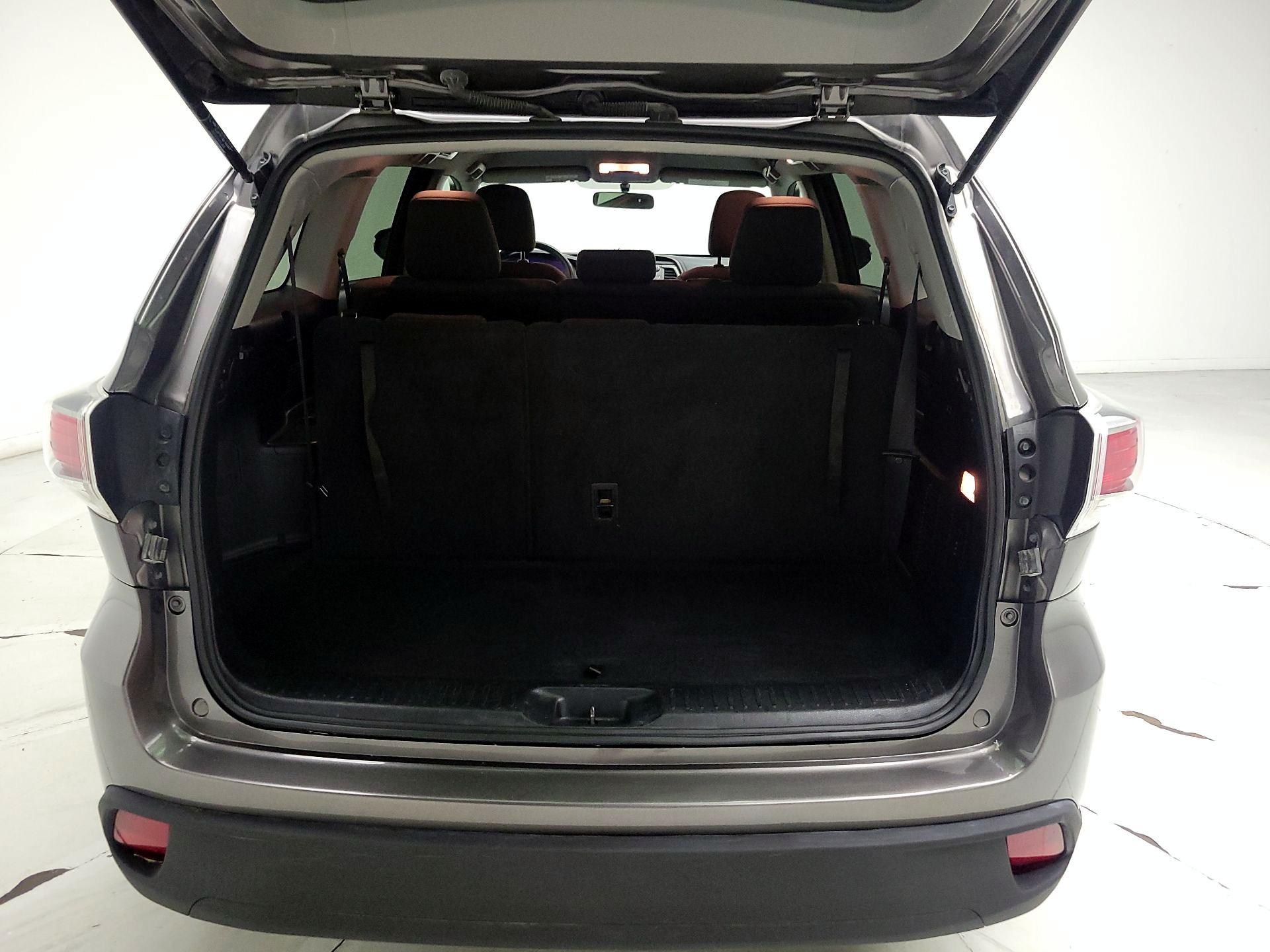 Thumbnail: 2016 Toyota Highlander - 20