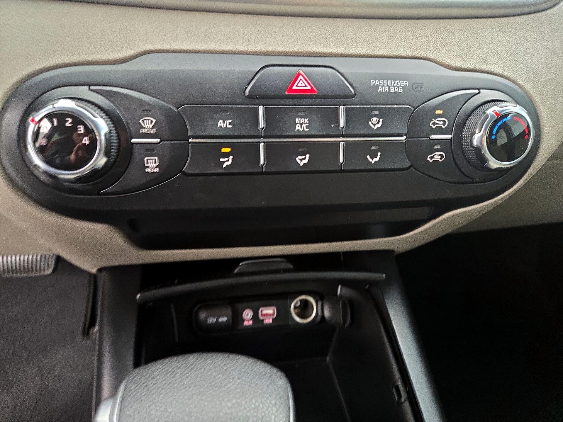 Thumbnail: 2019 Kia Sorento - 16