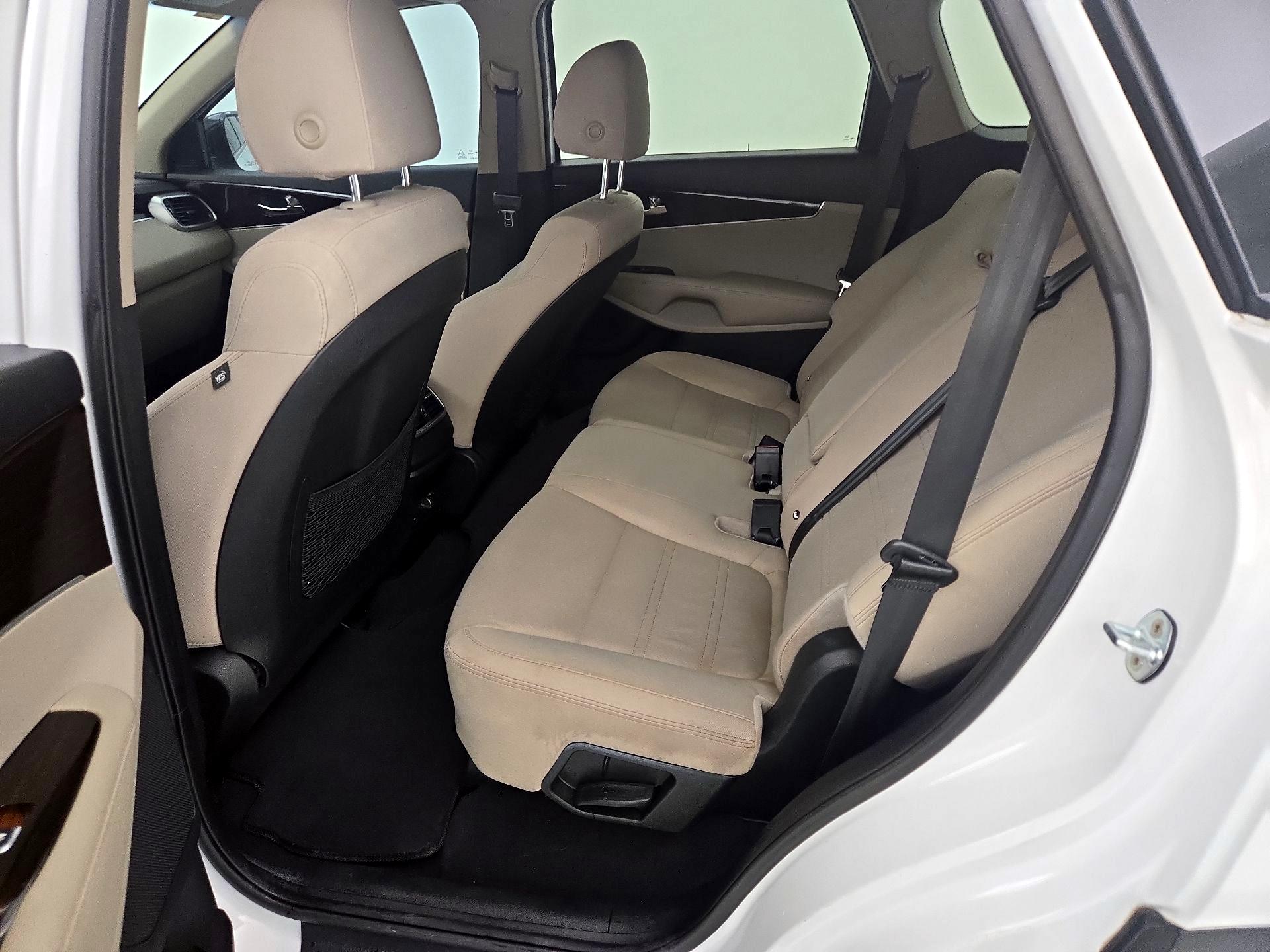 Thumbnail: 2019 Kia Sorento - 19