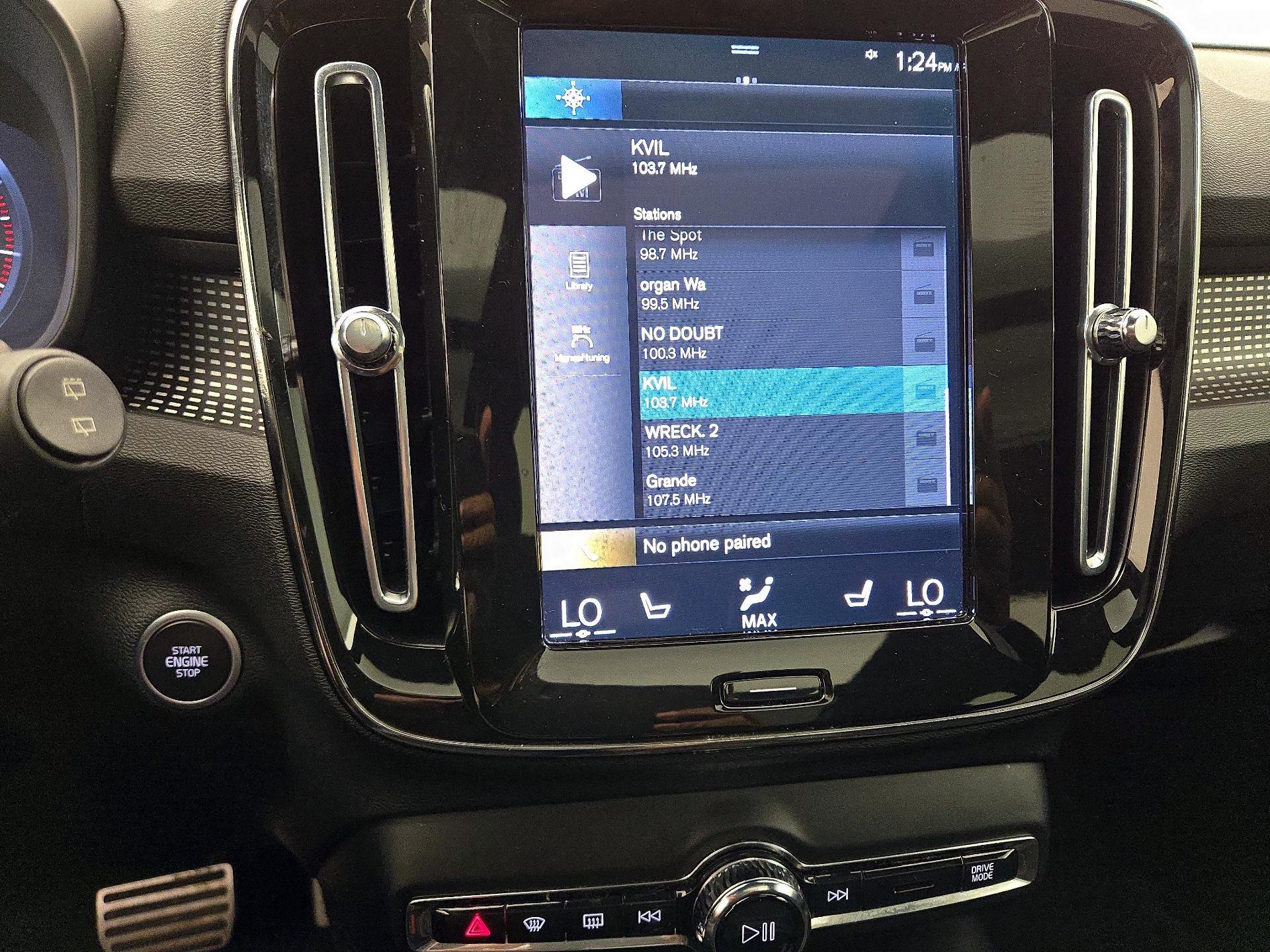 Thumbnail: 2022 Volvo XC40 - 14