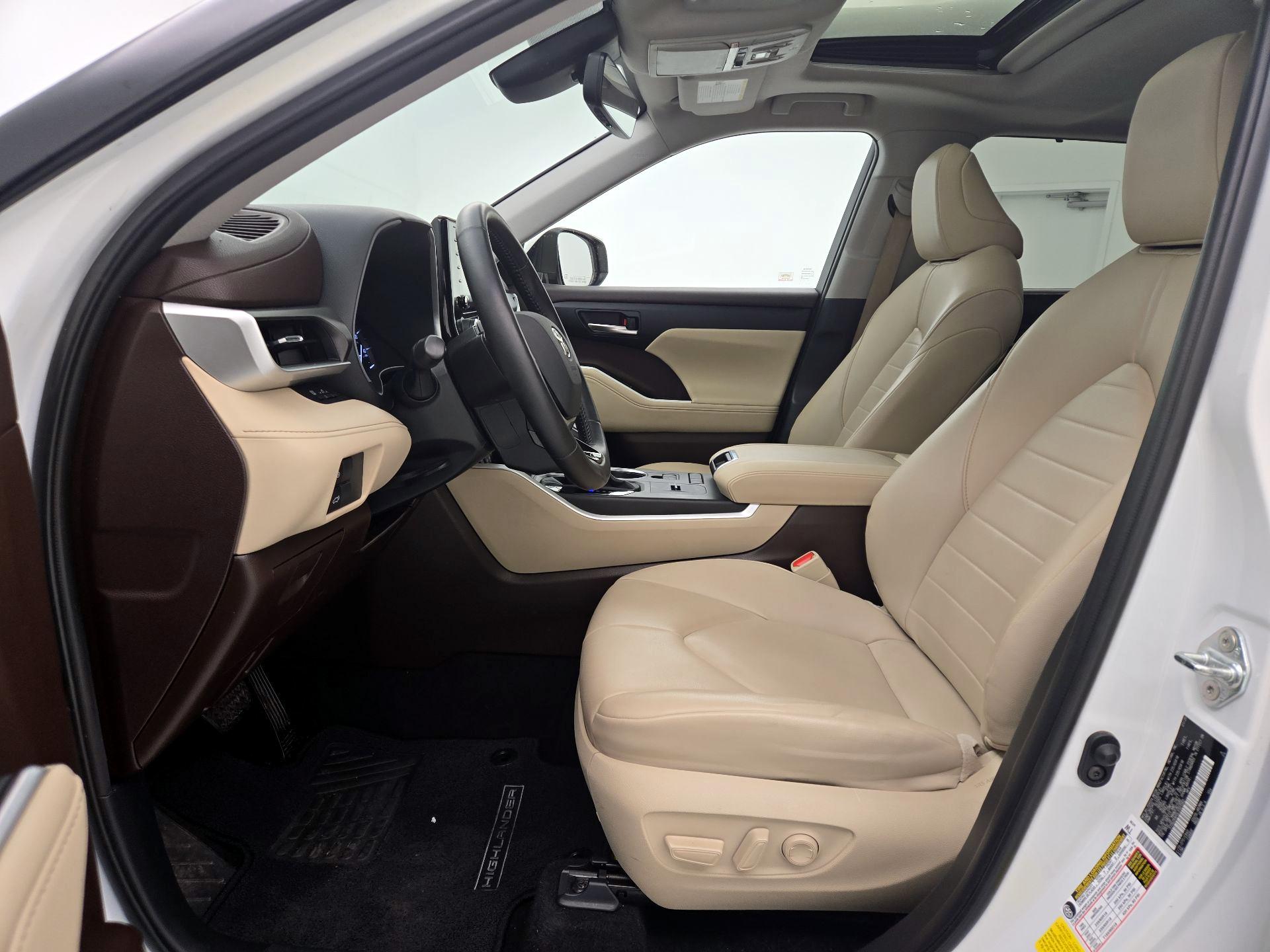 Thumbnail: 2020 Toyota Highlander - 11