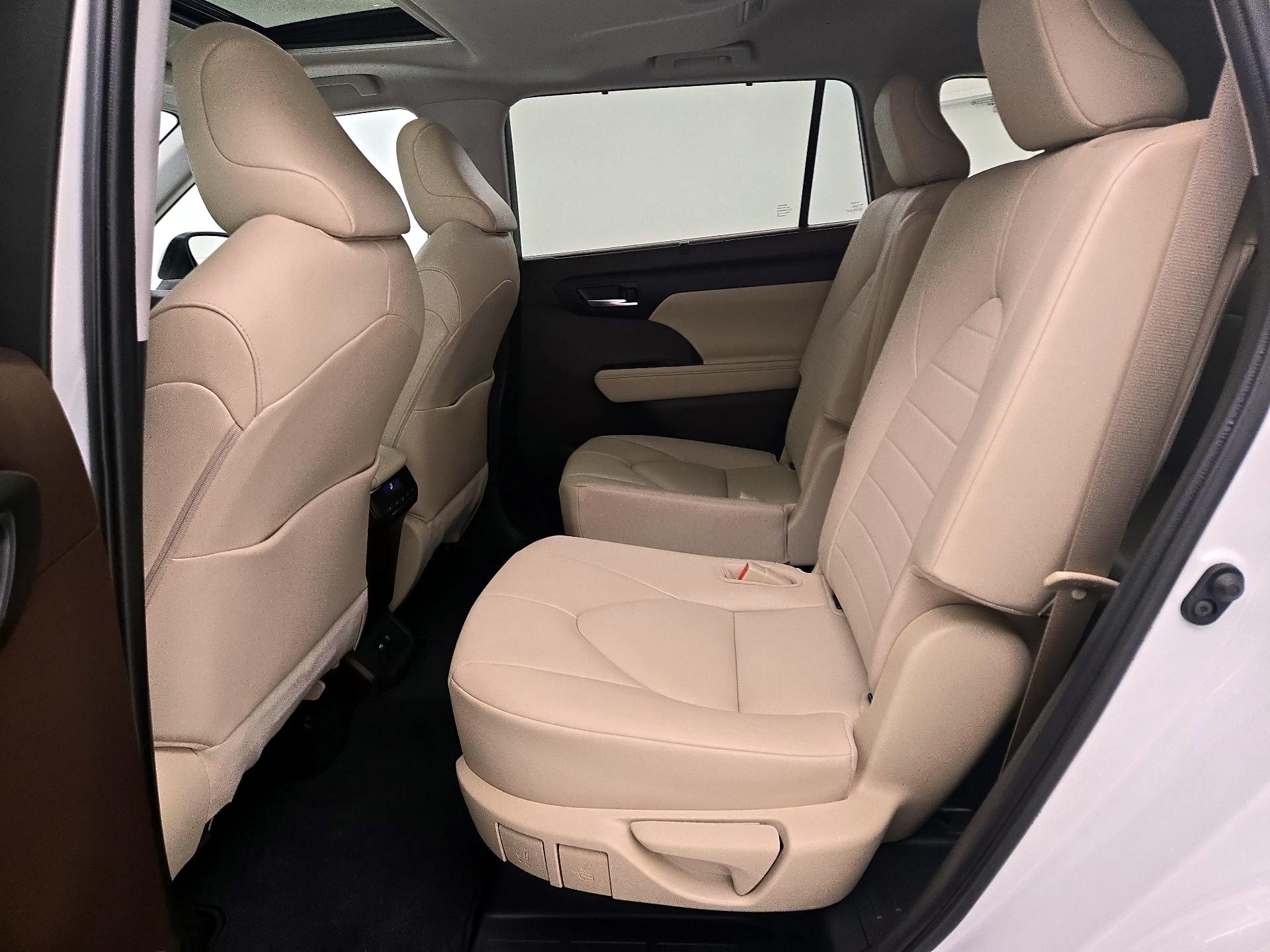 Thumbnail: 2020 Toyota Highlander - 20