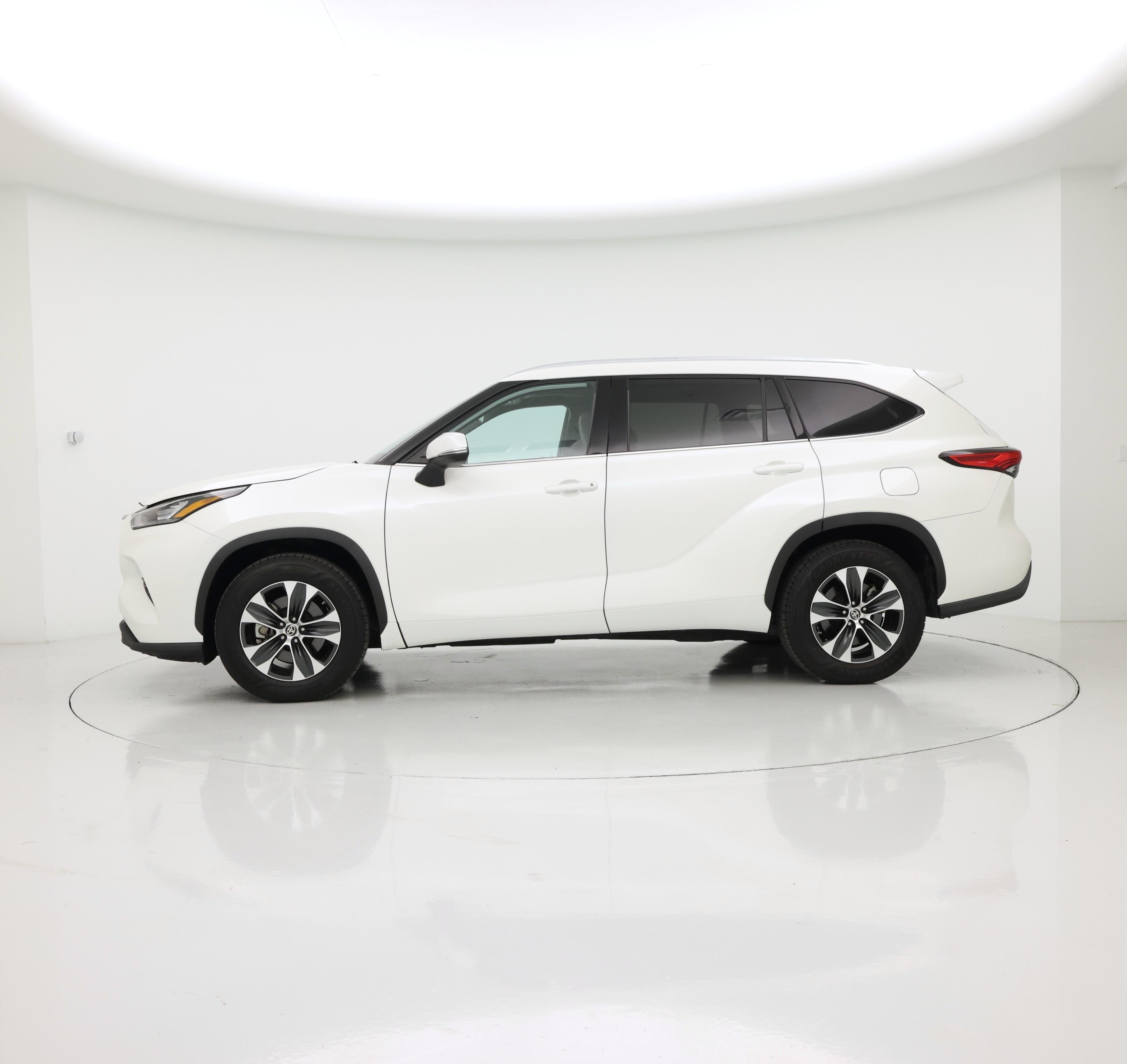 Thumbnail: 2020 Toyota Highlander - 3
