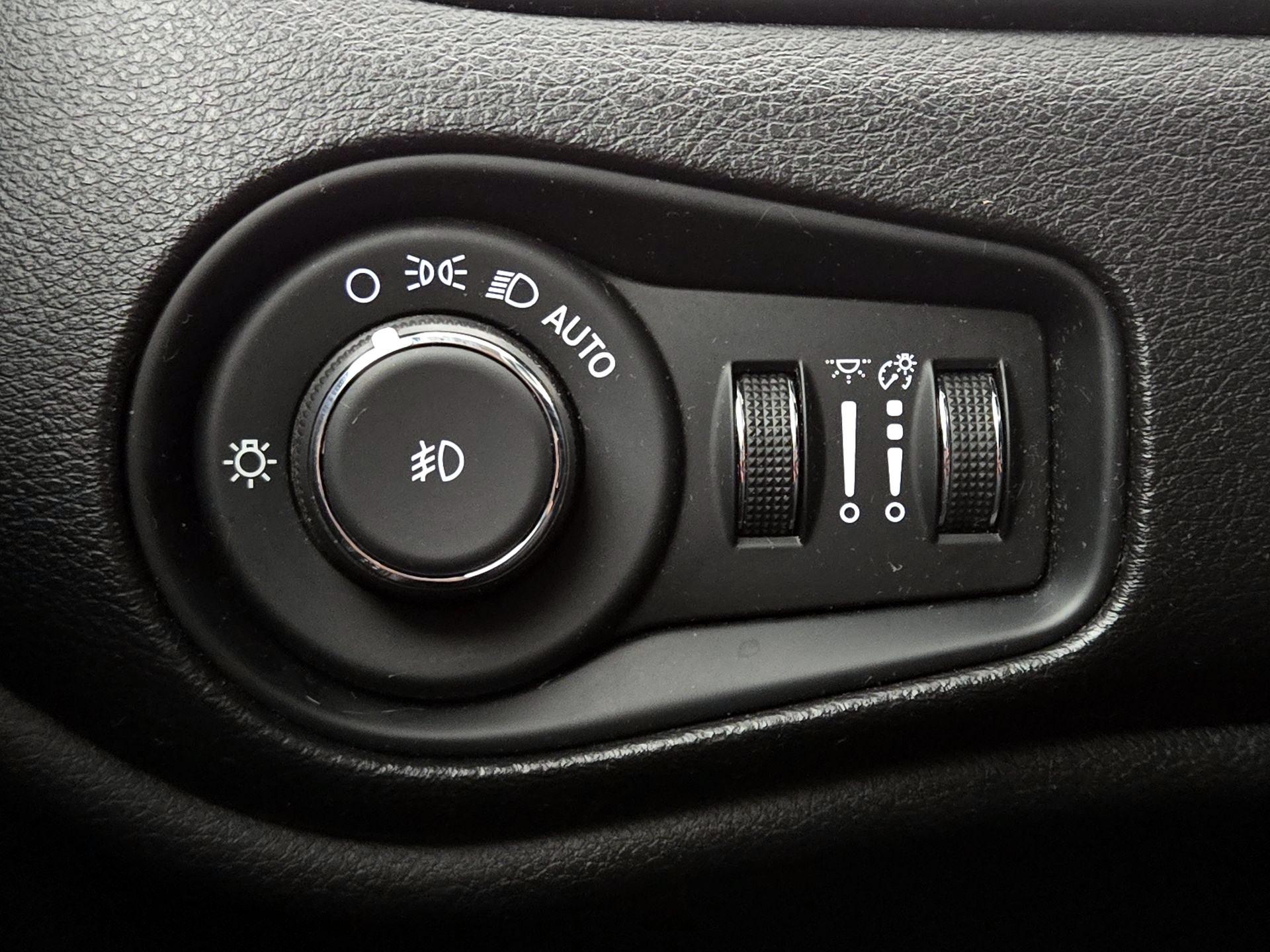 Thumbnail: 2020 Jeep Renegade - 13