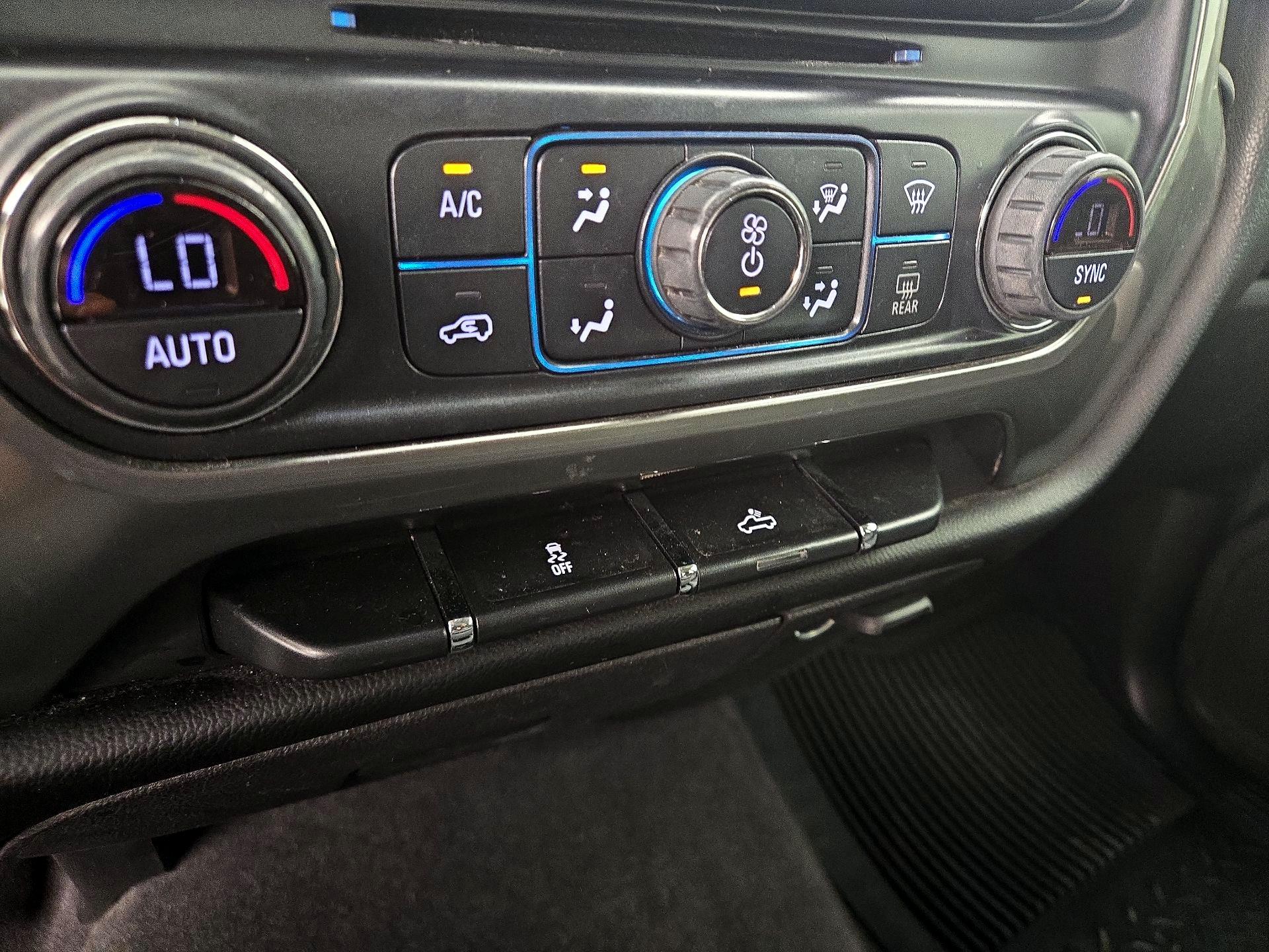 Thumbnail: 2018 Chevrolet Silverado 1500 - 16
