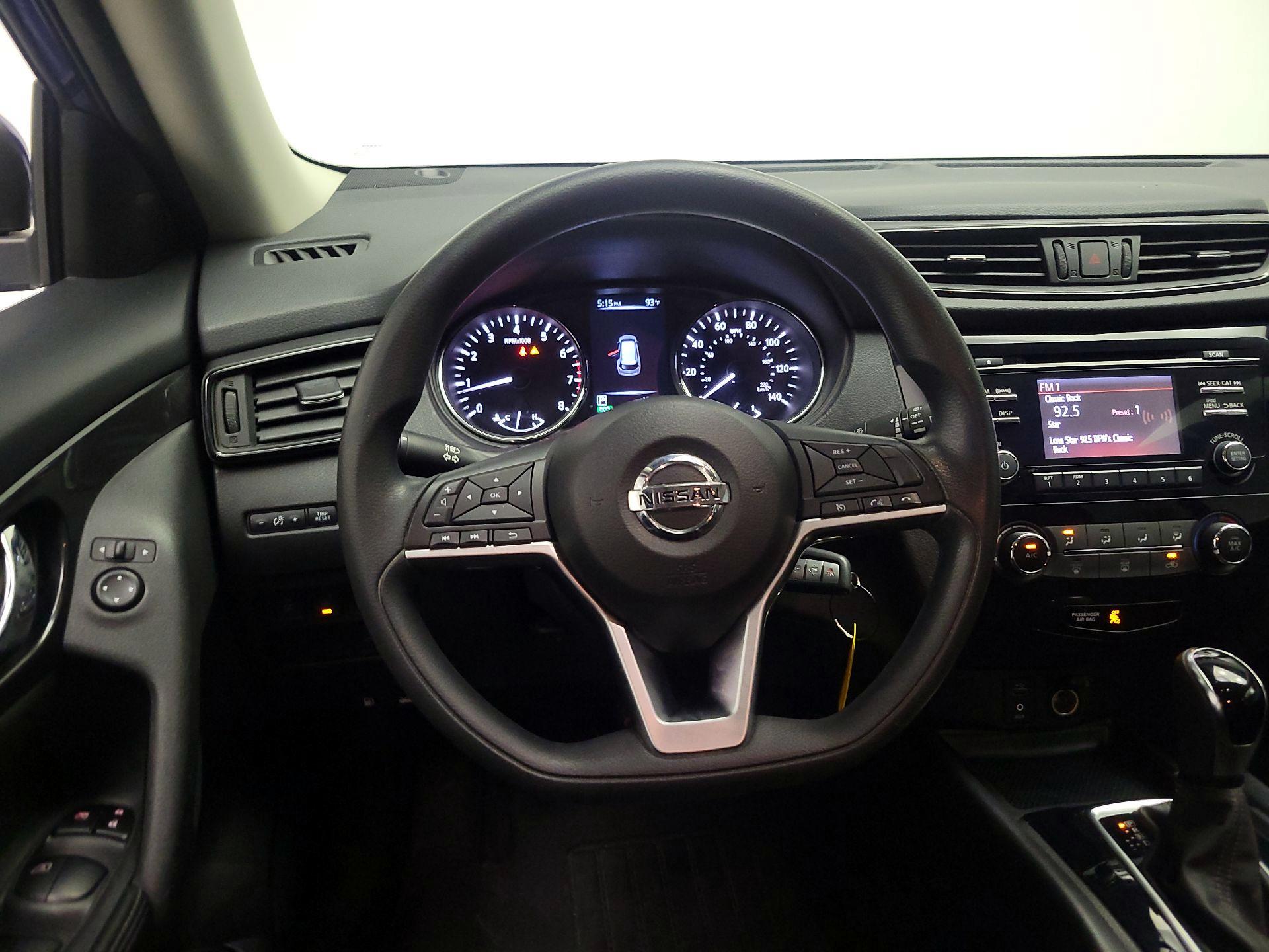 Thumbnail: 2017 Nissan Rogue - 10