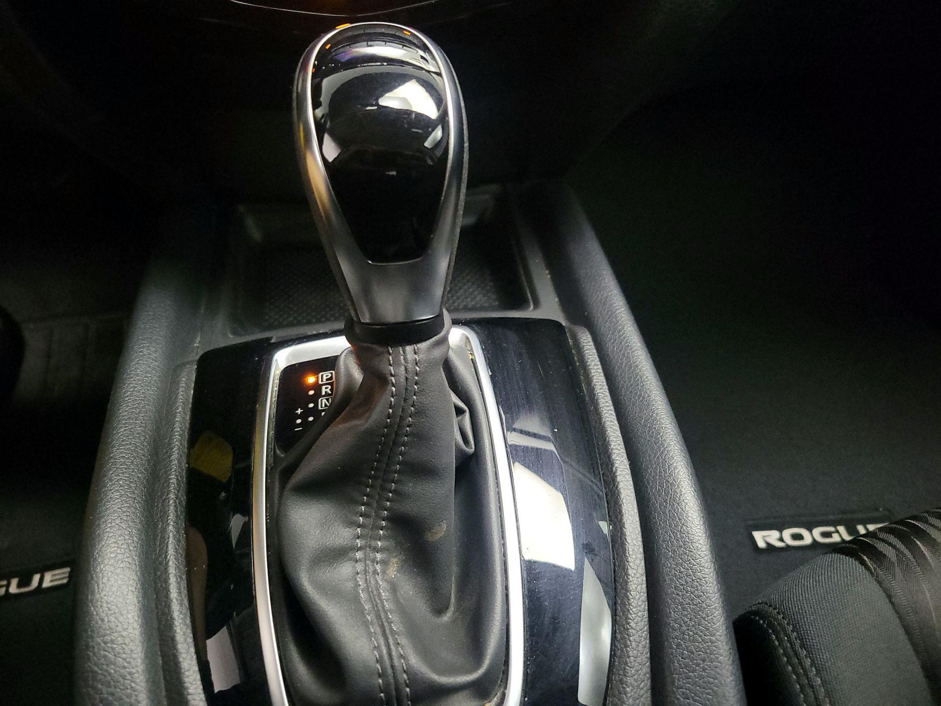 Thumbnail: 2017 Nissan Rogue - 17