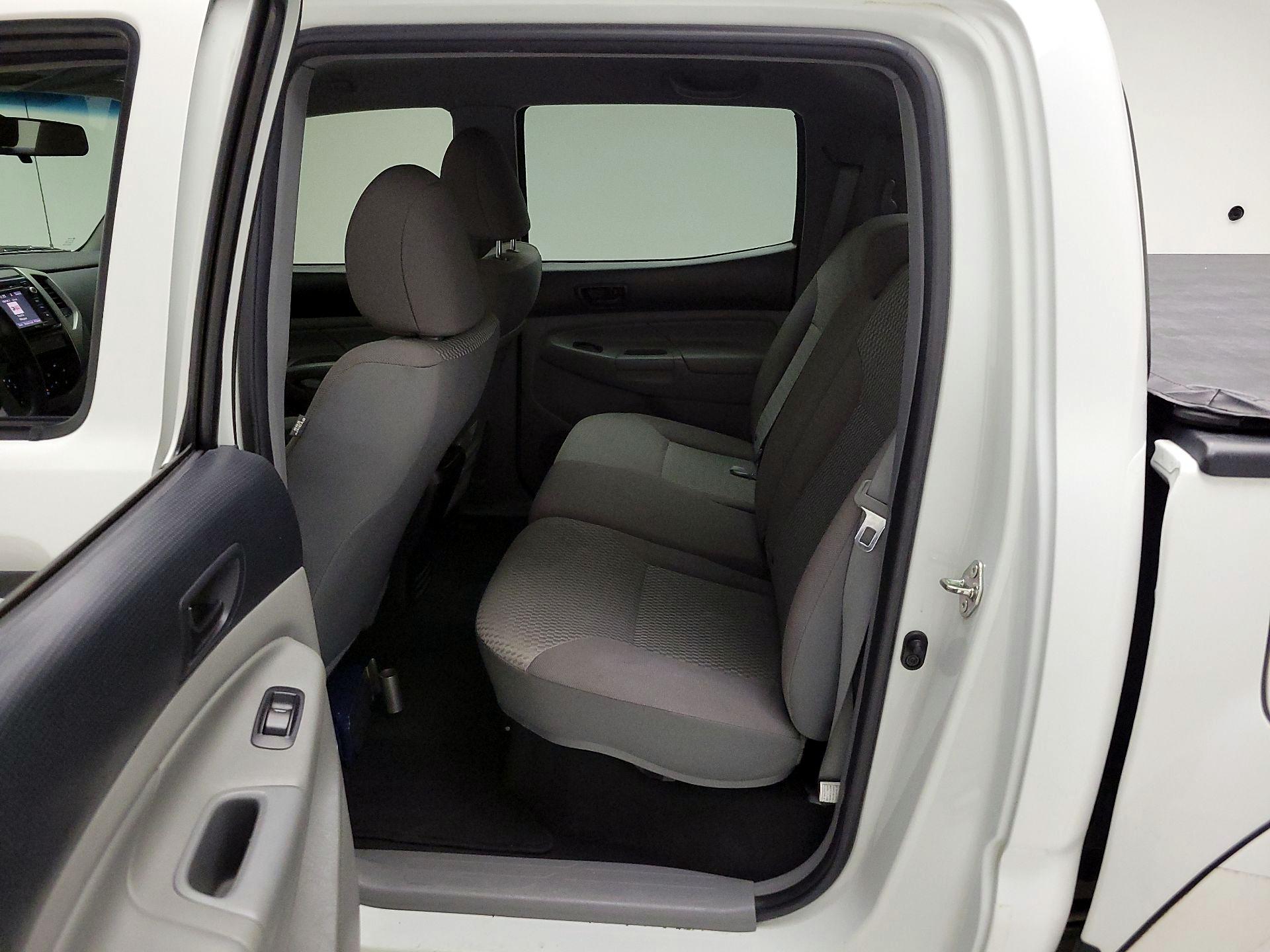 Thumbnail: 2015 Toyota Tacoma - 18