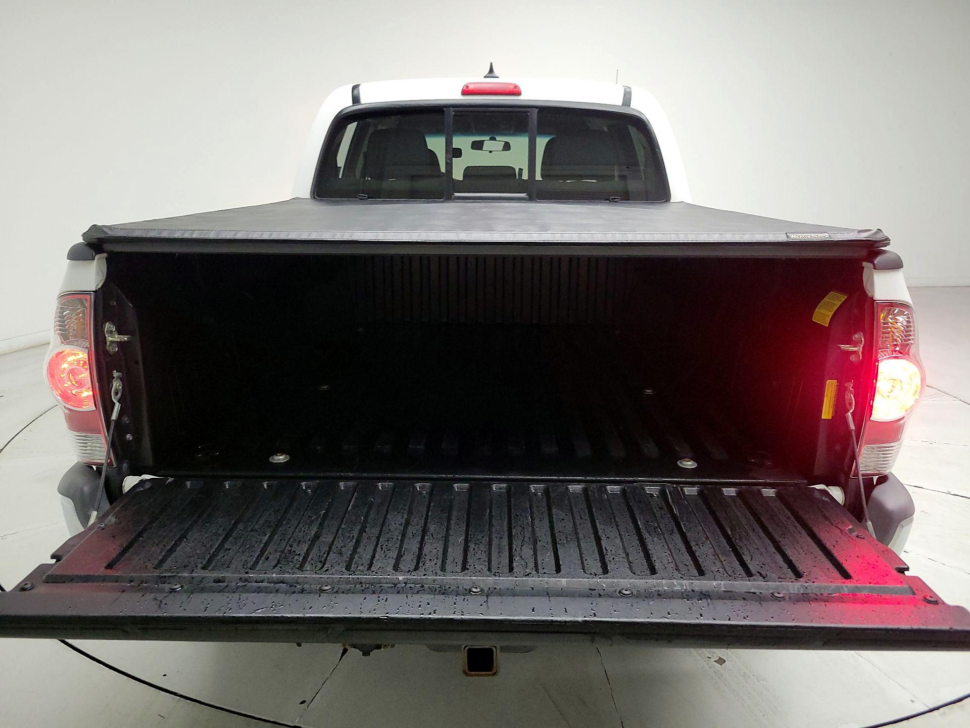 Thumbnail: 2015 Toyota Tacoma - 19
