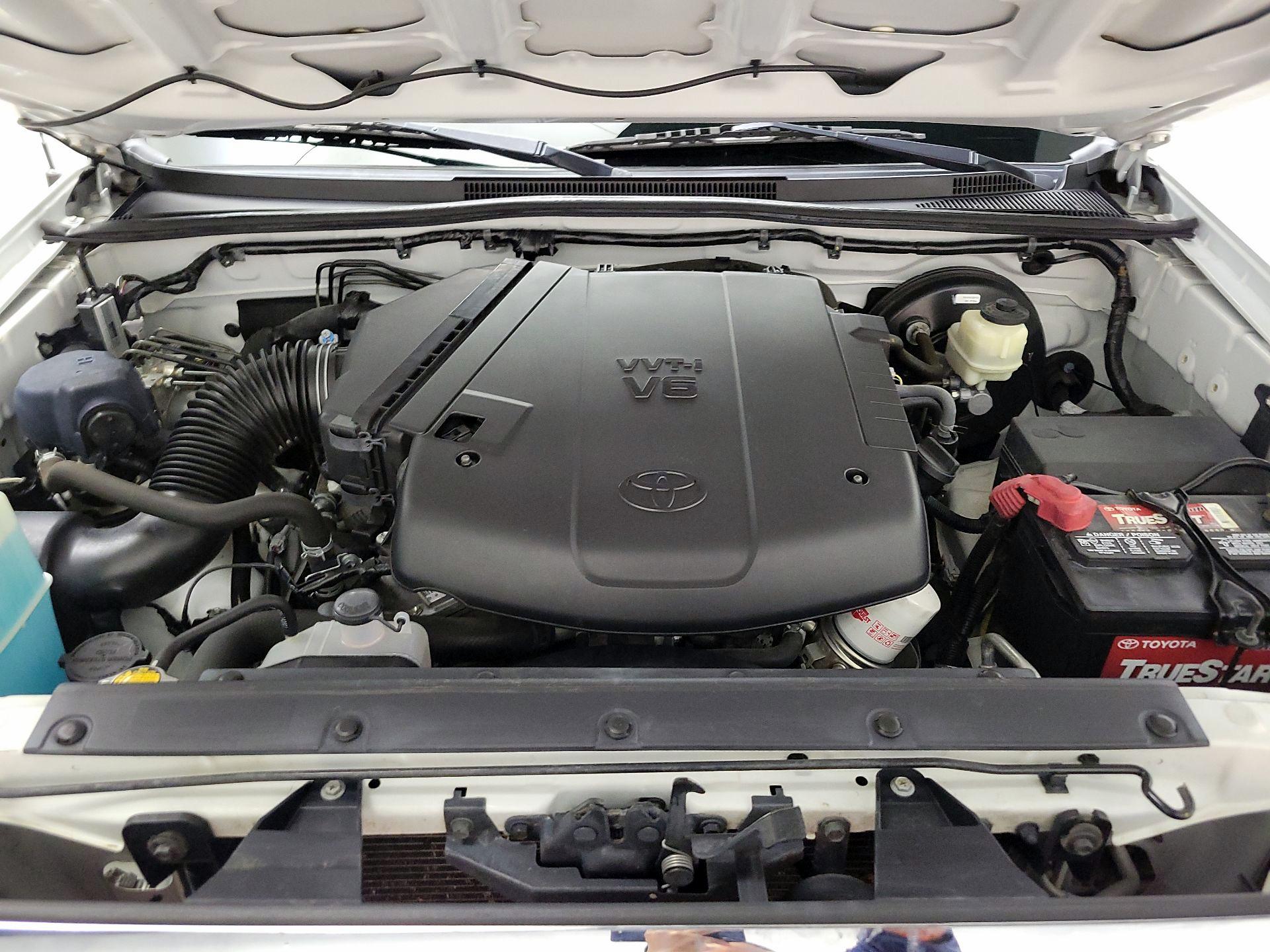 Thumbnail: 2015 Toyota Tacoma - 20